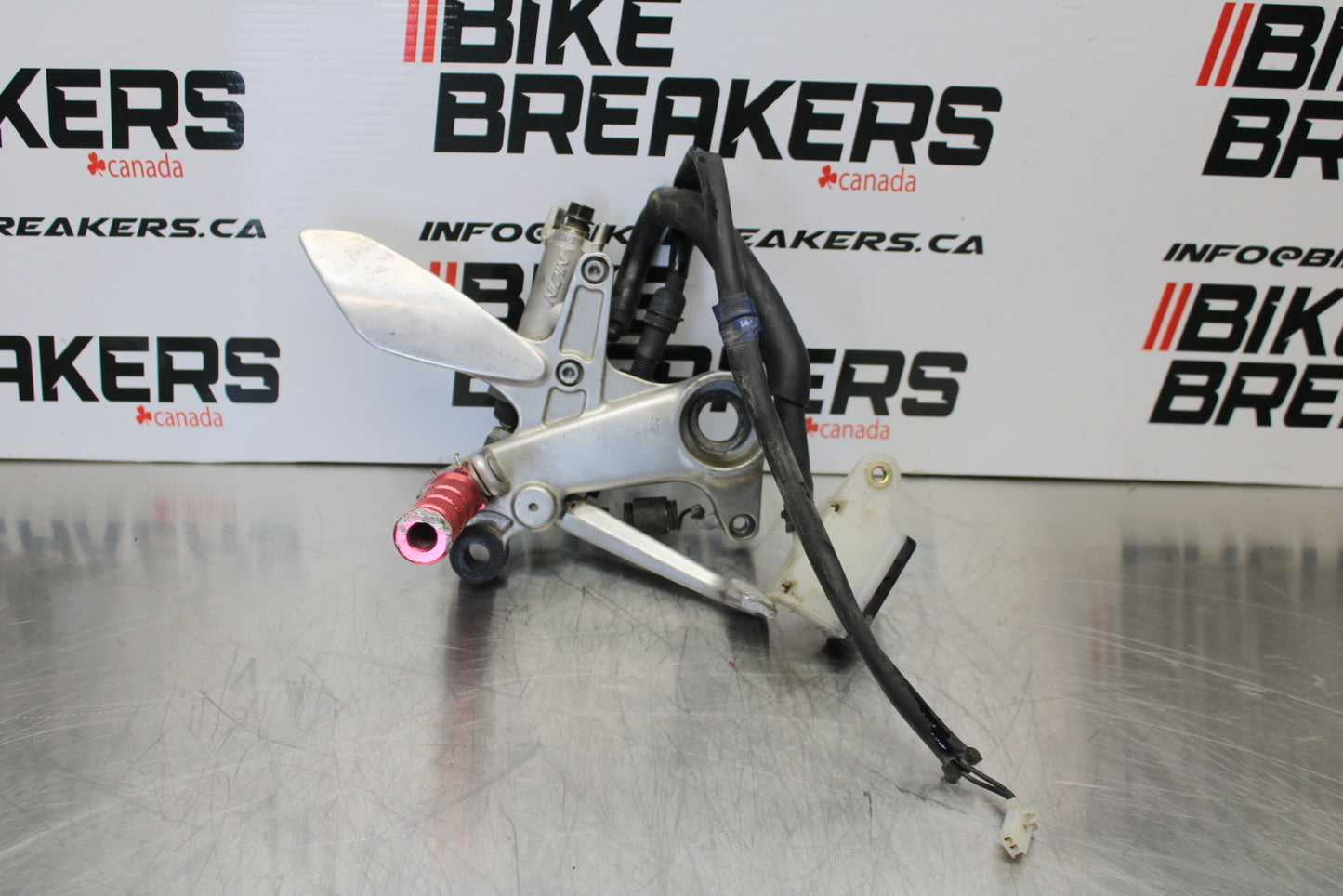 98-05 HONDA SUPER HAWK 1000 VTR1000F RIGHT REARSET REAR SET FOOT PEG REST BB152