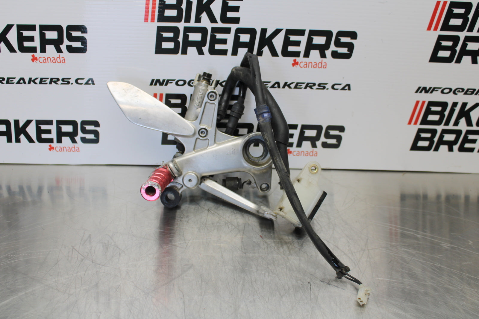 98-05 HONDA SUPER HAWK 1000 VTR1000F RIGHT REARSET REAR SET FOOT PEG REST BB152
