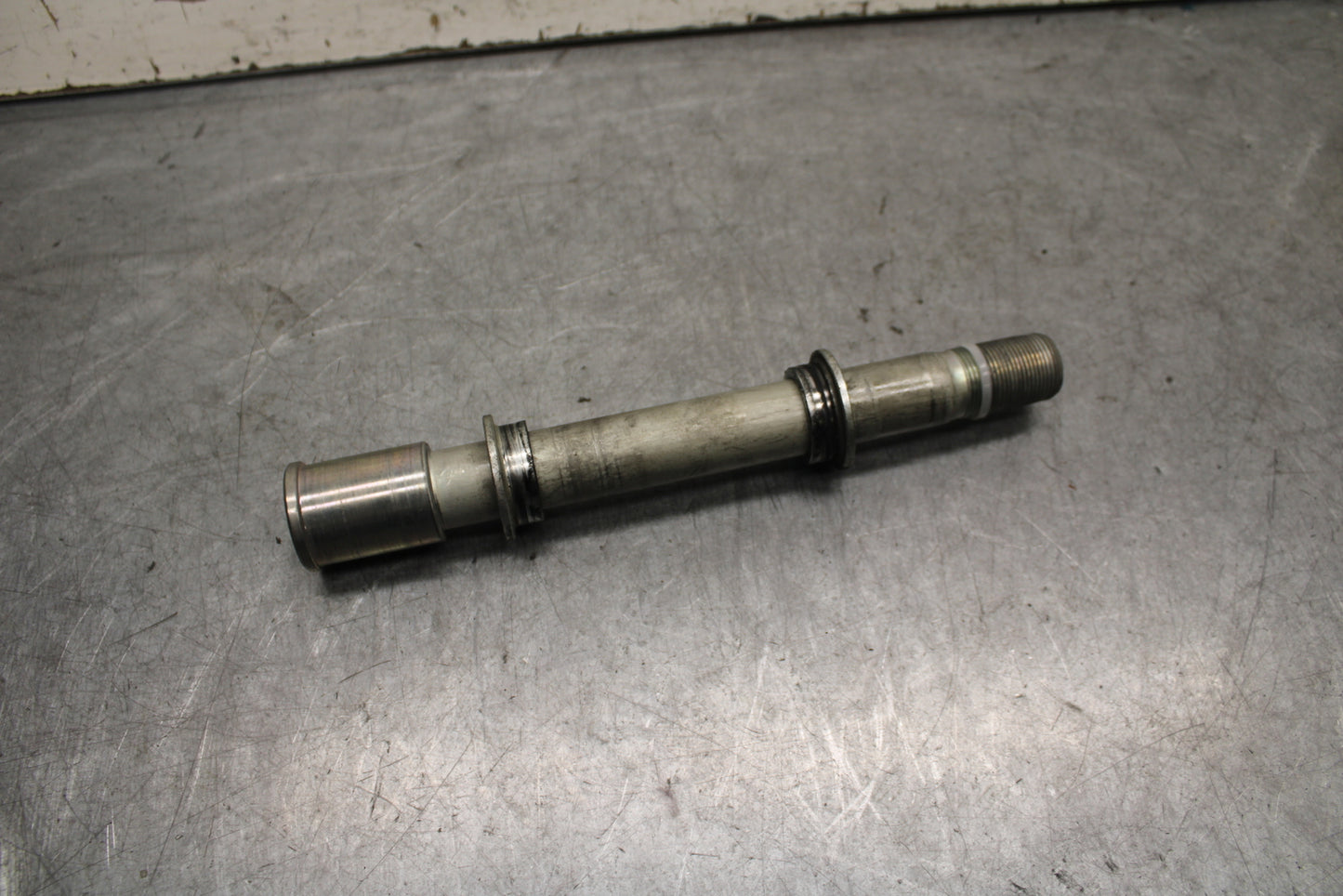 13-18 KAWASAKI NINJA ZX6R FRONT WHEEL RIM AXLE PIVOT BOLT 41068-0595 BB666