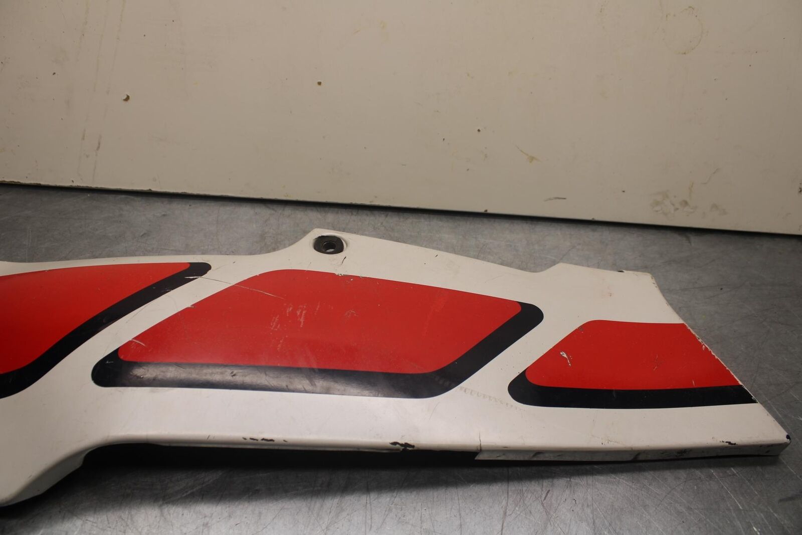 1988 Yamaha FZ600 LEFT REAR BACK TAIL FAIRING COWL SHROUD BB601