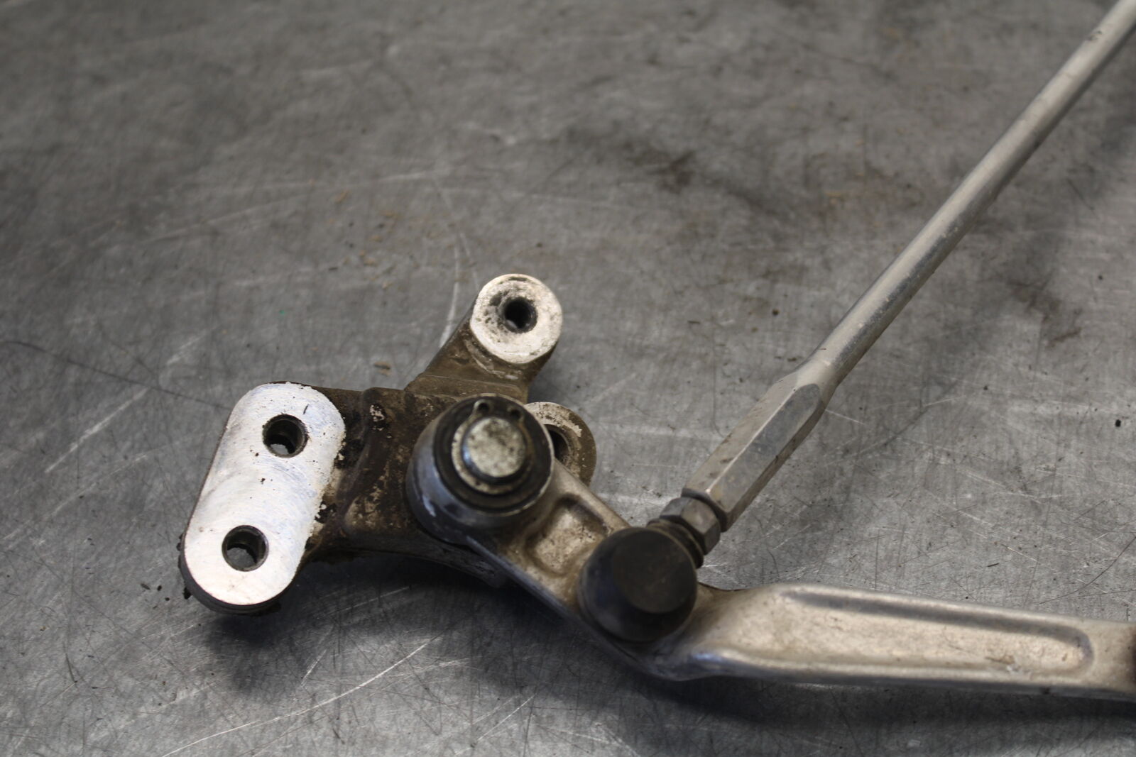 06-07 SUZUKI GSXR 600 SHIFTER LINKAGE SHIFT LINK PEDAL BB694
