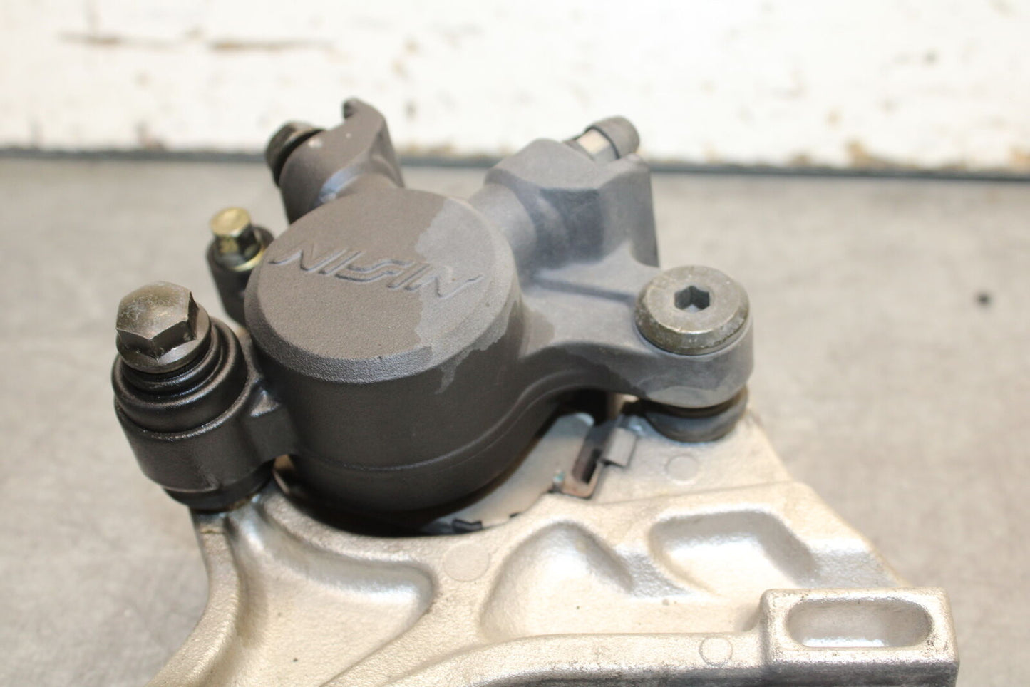 05-06 HONDA CBR600RR REAR BACK BRAKE CALIPER W MOUNT BRACKET BB727