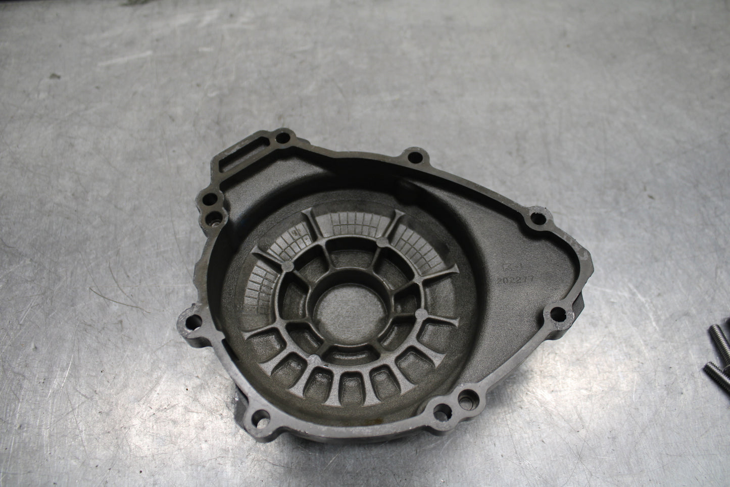 09-14 YAMAHA YZF R1 STATOR MAGNETO ALTERNATOR COVER 14B-15411-00-00 BB118