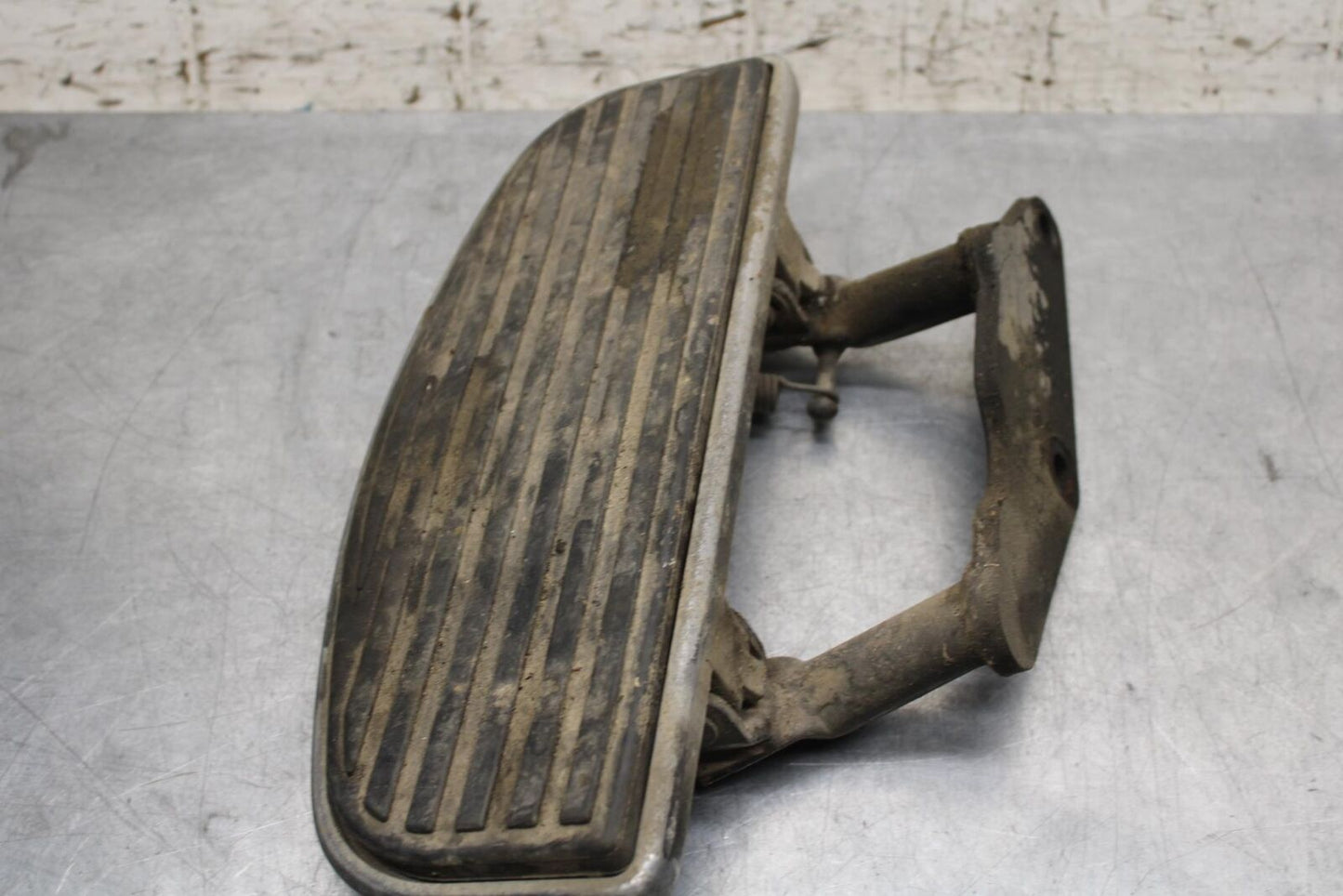 2005 Kawasaki Vulcan 1500 VN1500N Classic LEFT FRONT FOOT PEG BOARD BB576