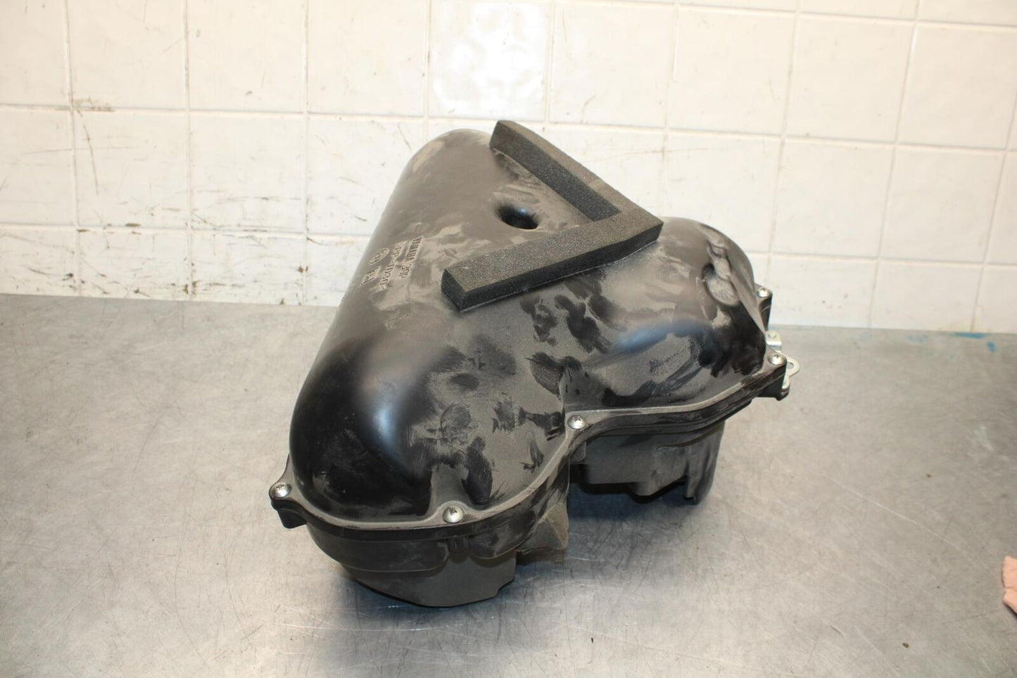 2012 Yamaha FZ8 AIRBOX AIR INTAKE BB550