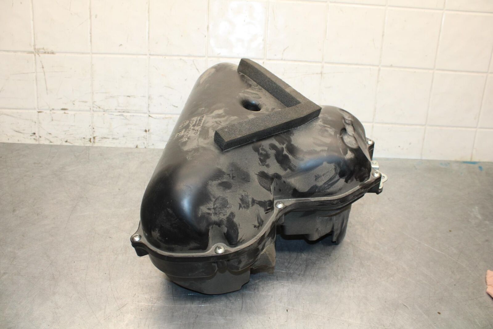 2012 Yamaha FZ8 AIRBOX AIR INTAKE BB550