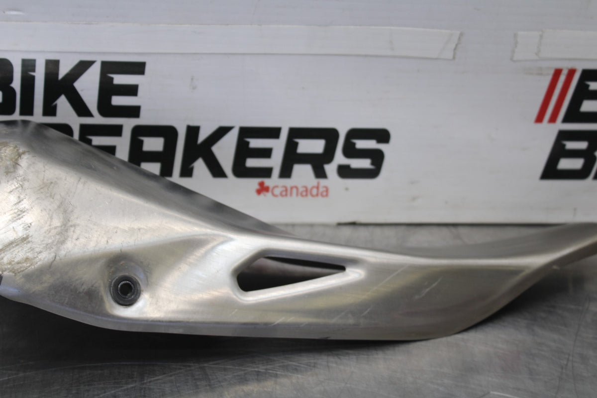 24-25 KAWASAKI NINJA 500 ABS REAR MUFFLER EXHAUST PIPE COVER HEAT SHIELD BB899