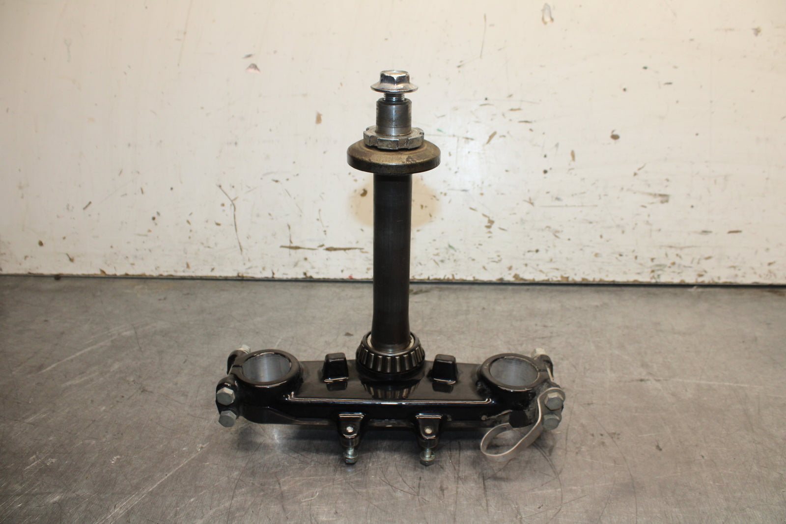 82-83 YAMAHA IT175 FRONT FORKS CLAMP LOWER TRIPLE TREE STEM BB108