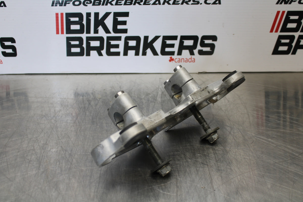 04-09 SUZUKI GS500F HANDLEBAR RISERS BB165