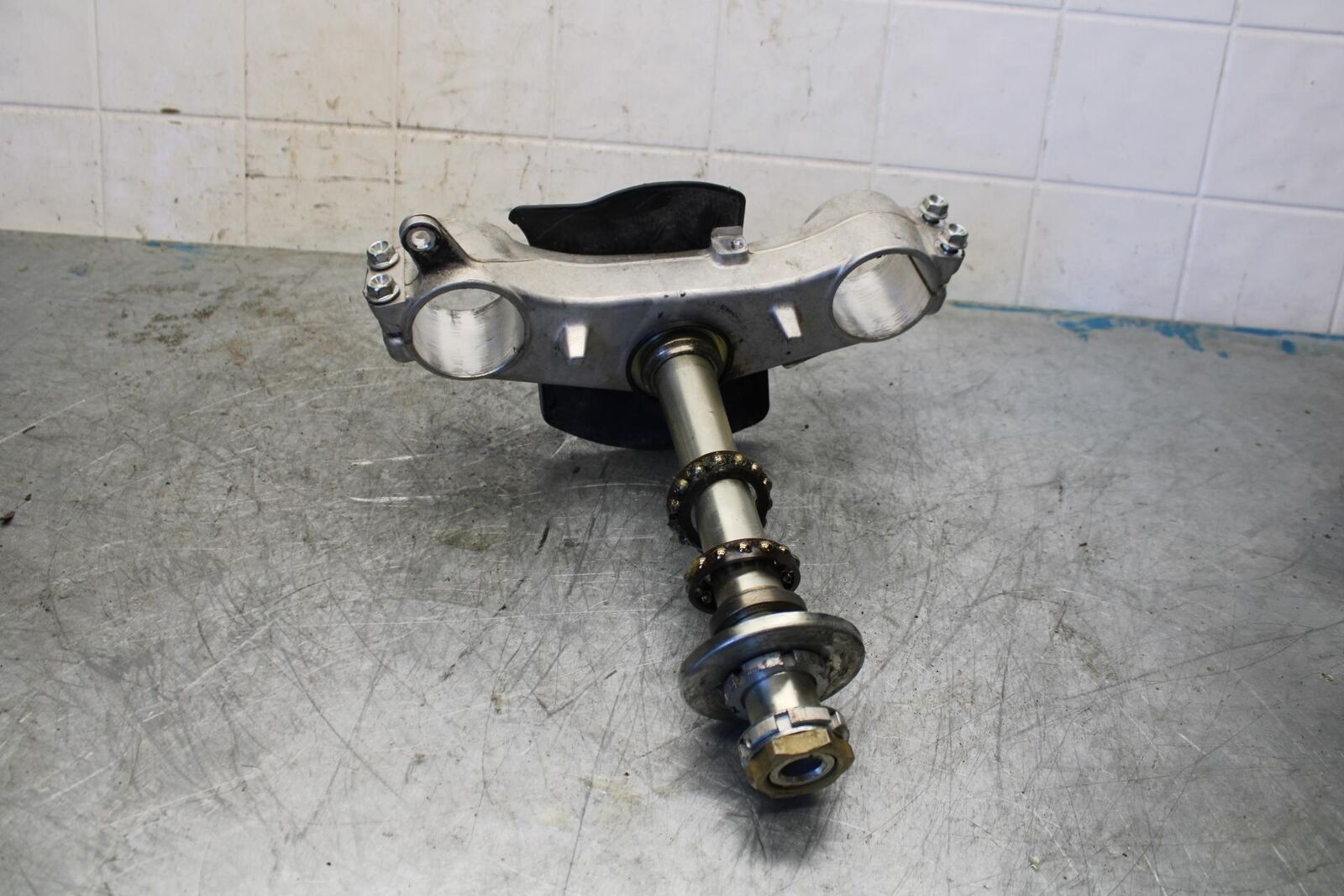 08-10 SUZUKI GSXR600 FRONT FORKS CLAMP LOWER TRIPLE TREE STEM BB430