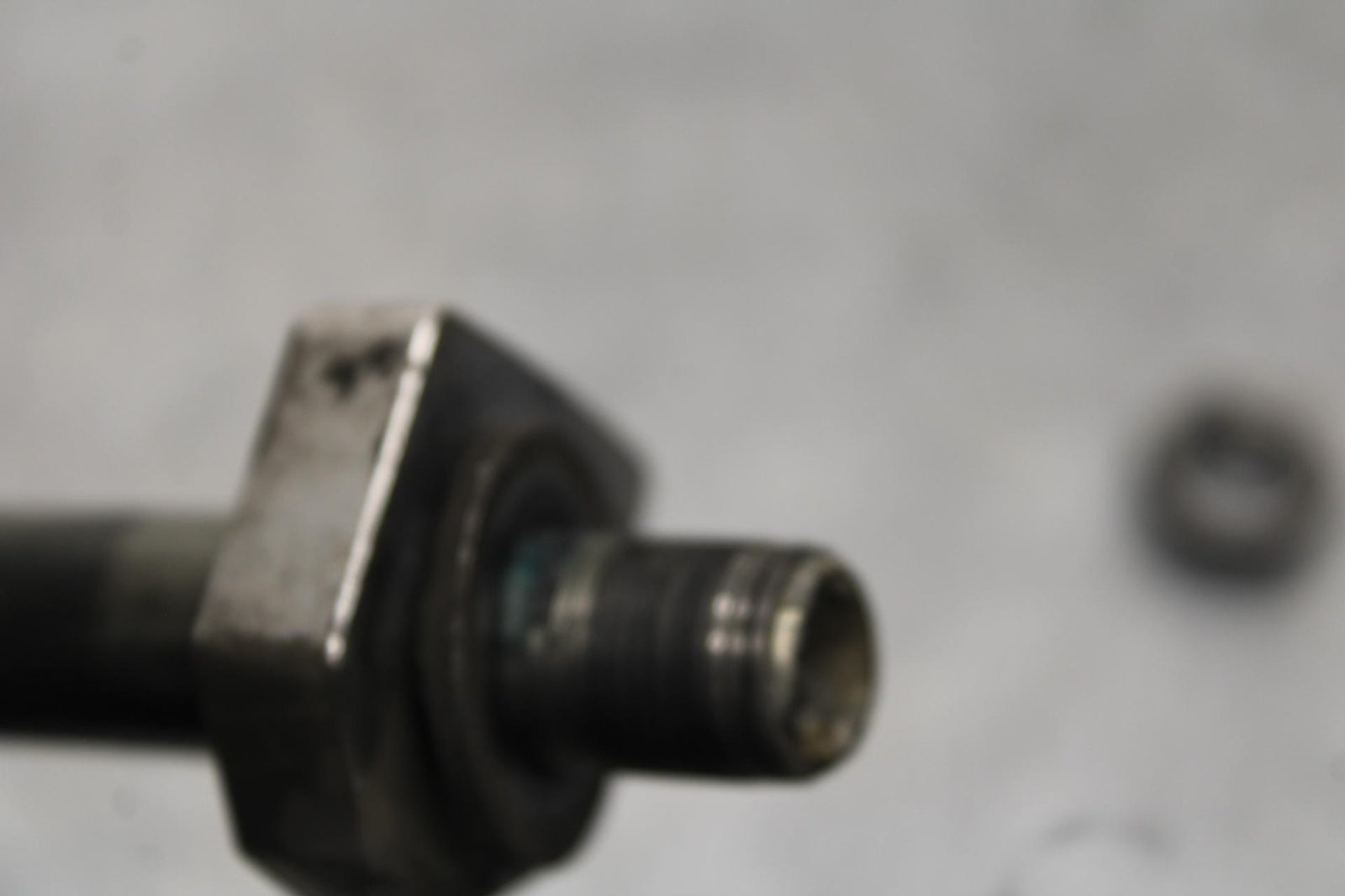 2009 Triumph Daytona 675 REAR AXLE BACK WHEEL RIM PIVOT BOLT AXEL  BB584