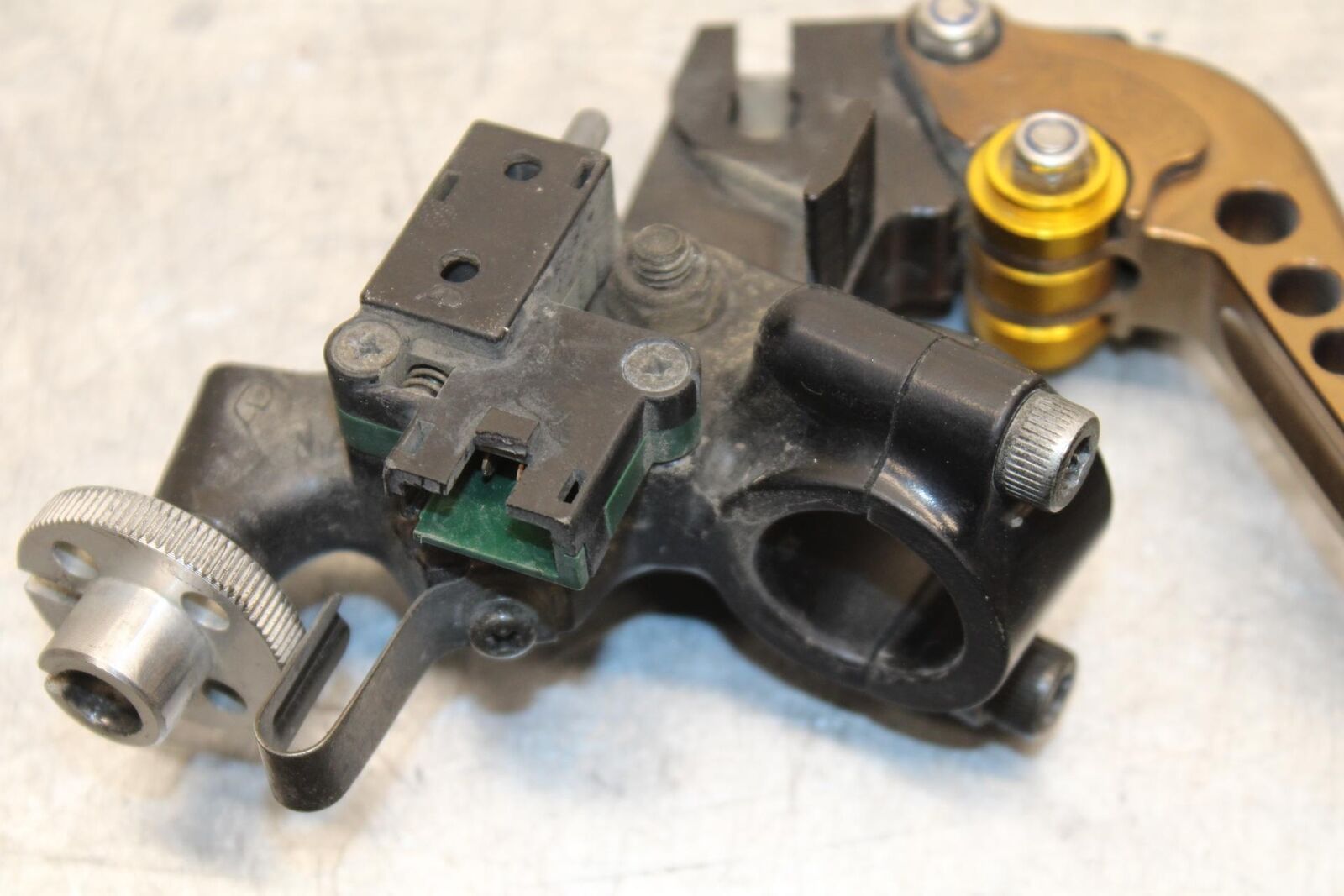 2000 Kawasaki Ninja ZX12R ZX1200A CLUTCH PERCH WITH LEVER  46076-1253 BB565