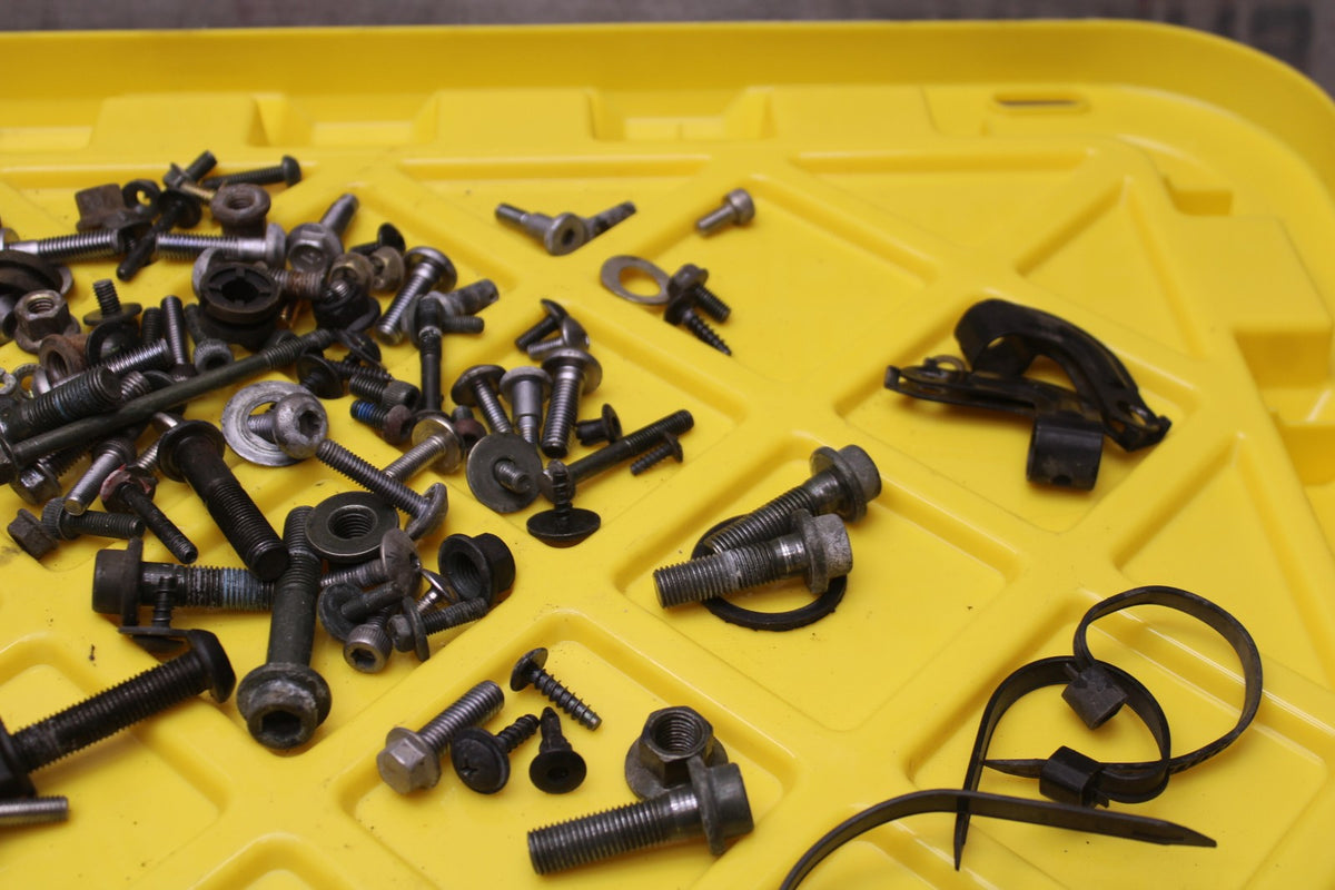 05 YAMAHA YZF R6 MOUNTING BOLTS HARDWARE MOTOR SCREWS BB858