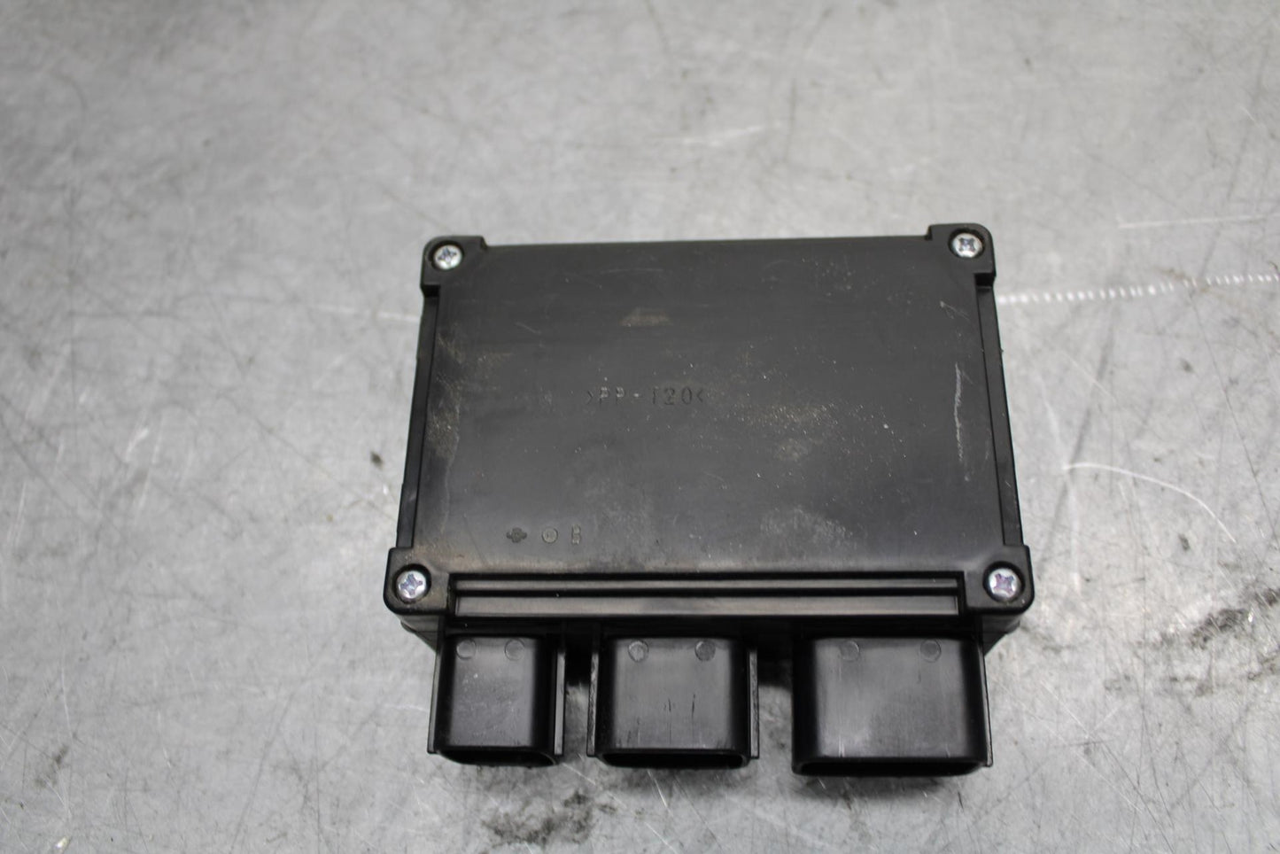 17 KAWASAKI Z900 ZR900 RELAY ASSEMBLY FUSE BOX BB549