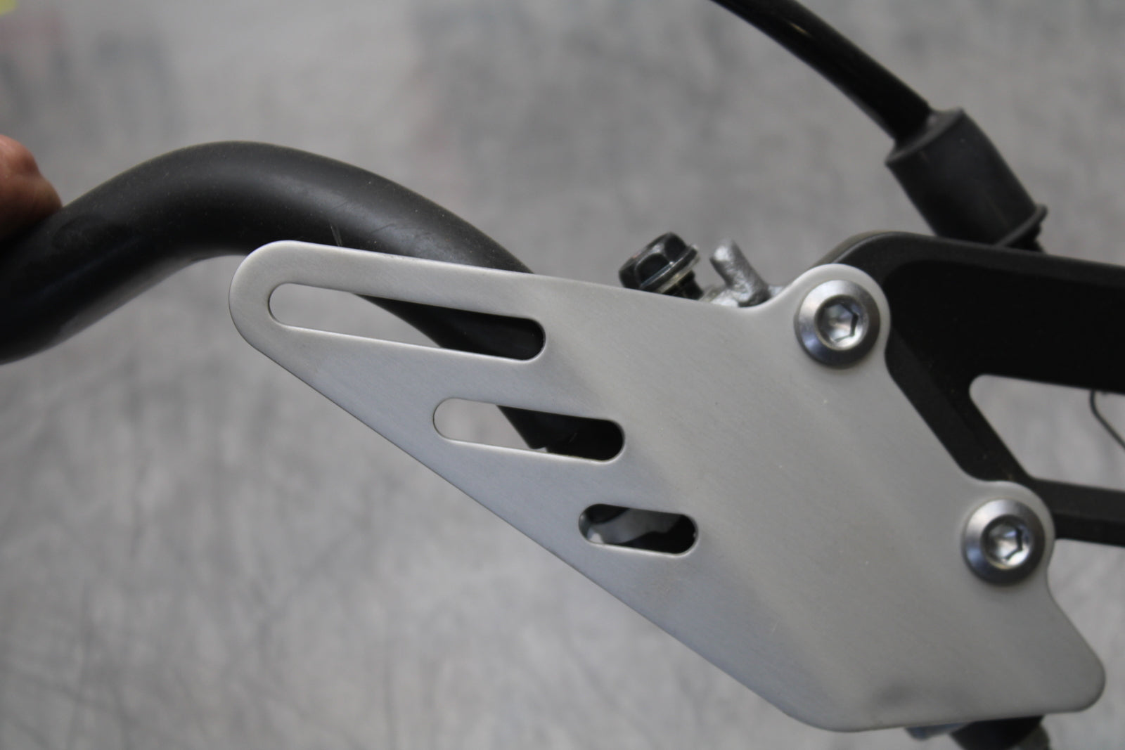 23-24 KAWASAKI NINJA ZX14R NERW!! RIGHT REARSET REAR SET DRIVER FOOT PEG BB153