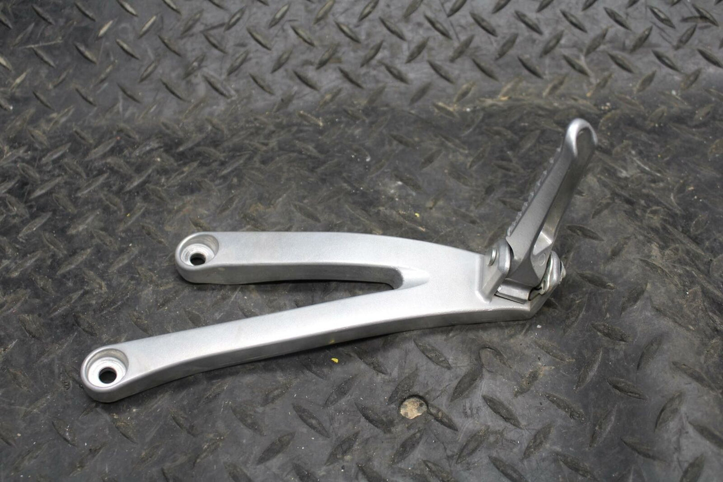 07-08 HONDA CBR600RR LEFT REAR PASSENGER PEG 50730-MEL-D00 50760-MFJ-D00 BB224