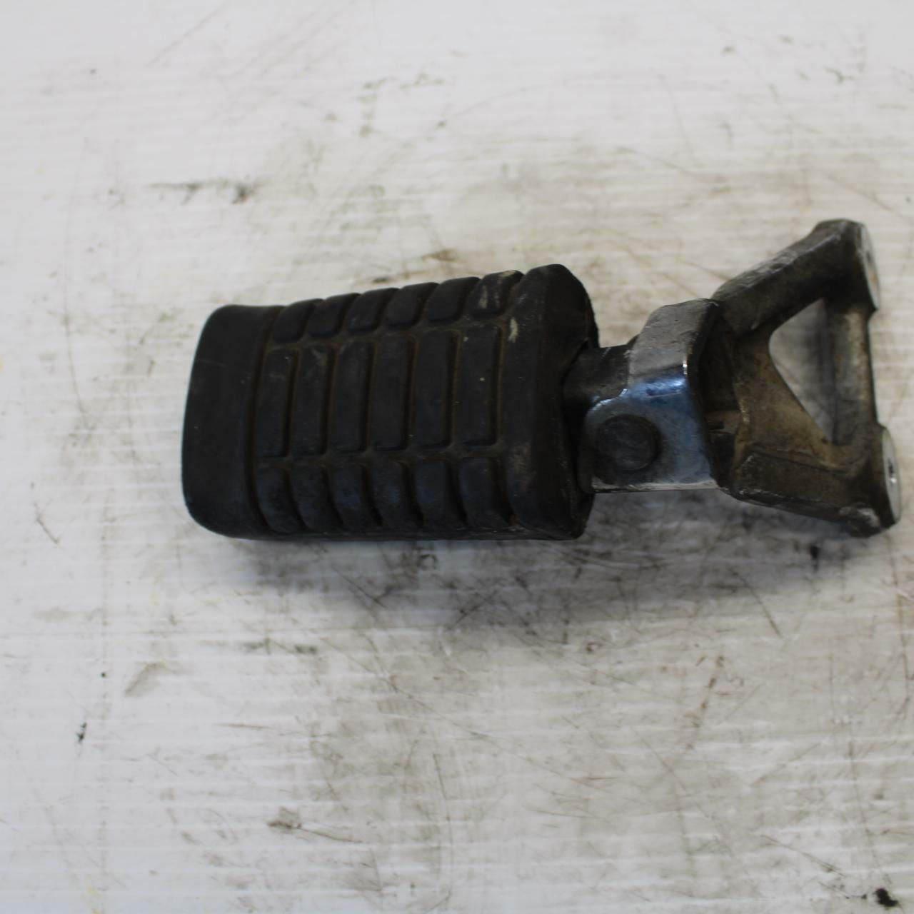 84-85 HONDA V30 MAGNA RIGHT FRONT FOOT REST PEG STEP BB251