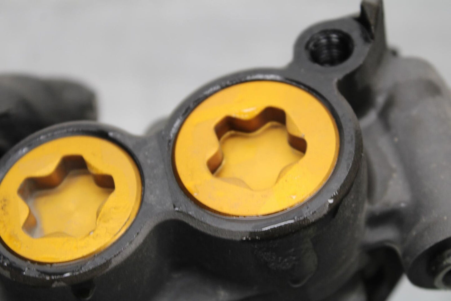 2006 Yamaha YZF R6 RIGHT LEFT FRONT BRAKE CALIPER SET PAIR CALIPERS BB560