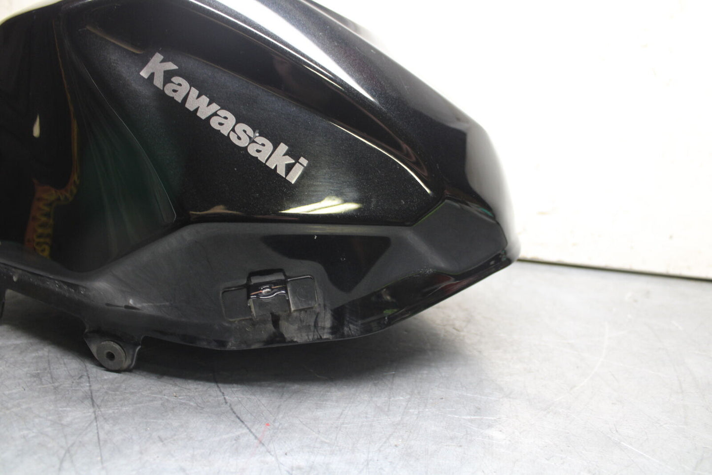 19-22 KAWASAKI Z400 GAS TANK FUEL CELL PETROL RESERVOIR BB708