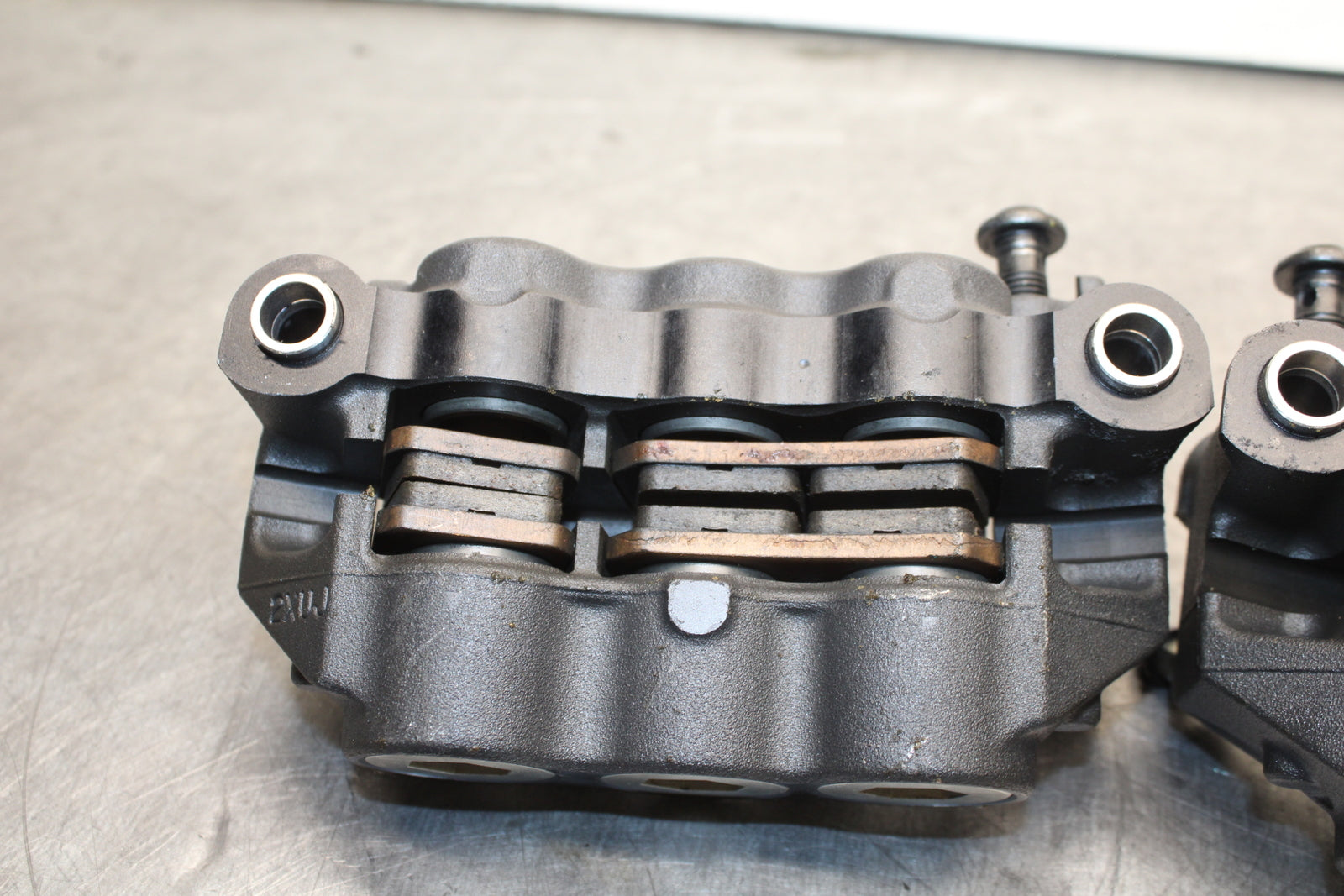 09-14 YAMAHA YZF R1 RIGHT LEFT FRONT BRAKE CALIPER SET PAIR CALIPERS BB119