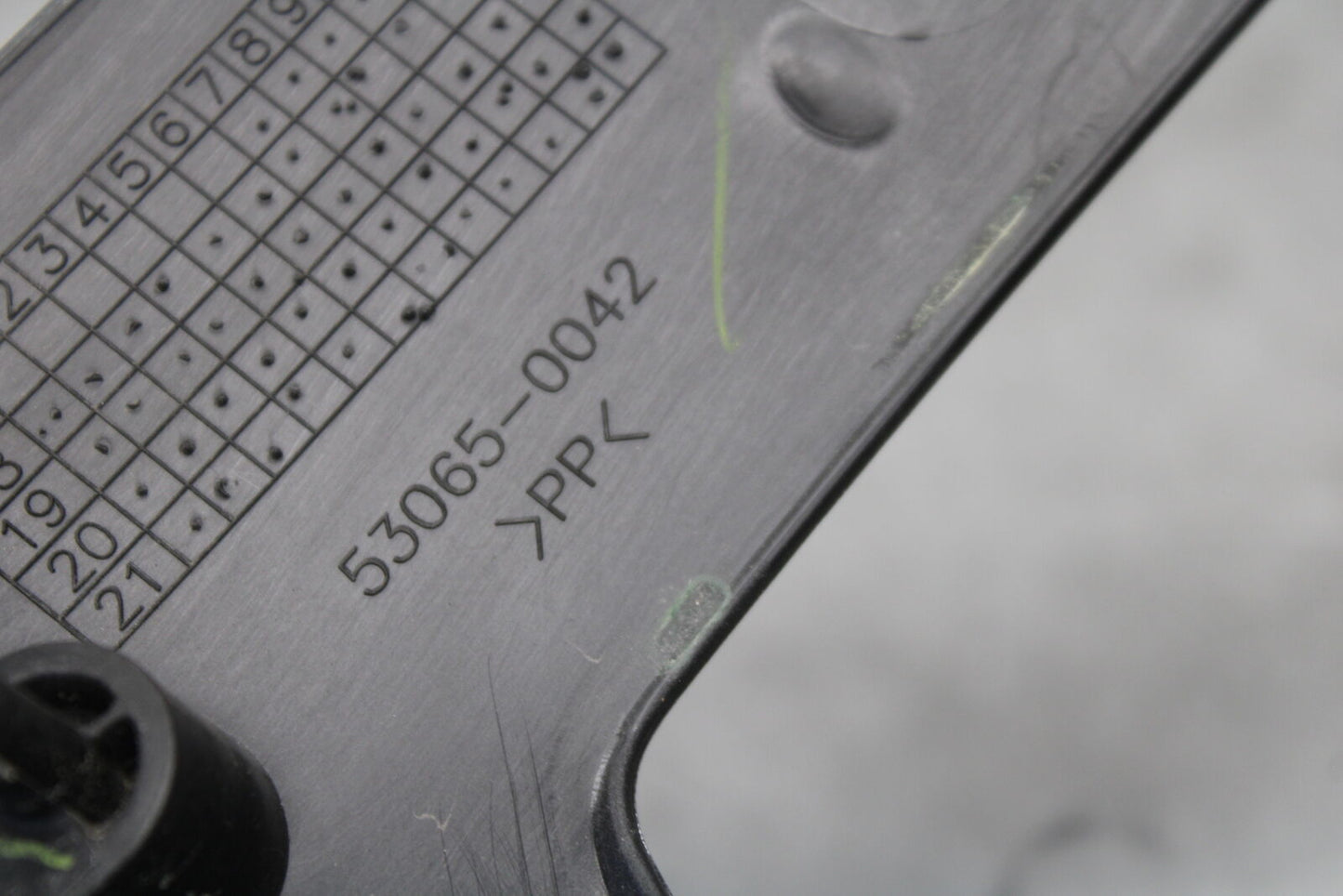 18-23 KAWASAKI NINJA 400 RIGHT LEFT FRONT SIDE SEAT PANELS TRIMS  BB679