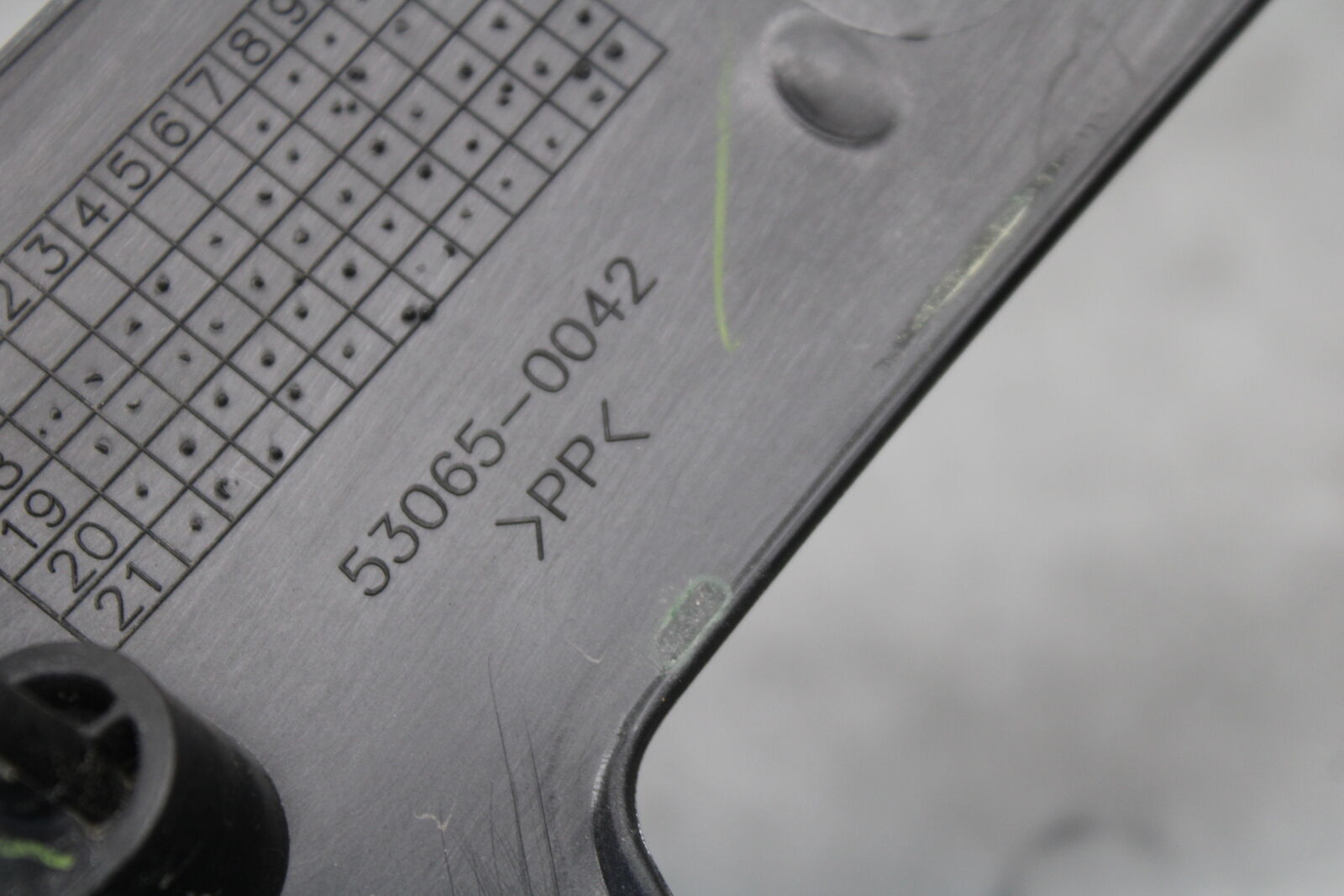 18-23 KAWASAKI NINJA 400 RIGHT LEFT FRONT SIDE SEAT PANELS TRIMS  BB679