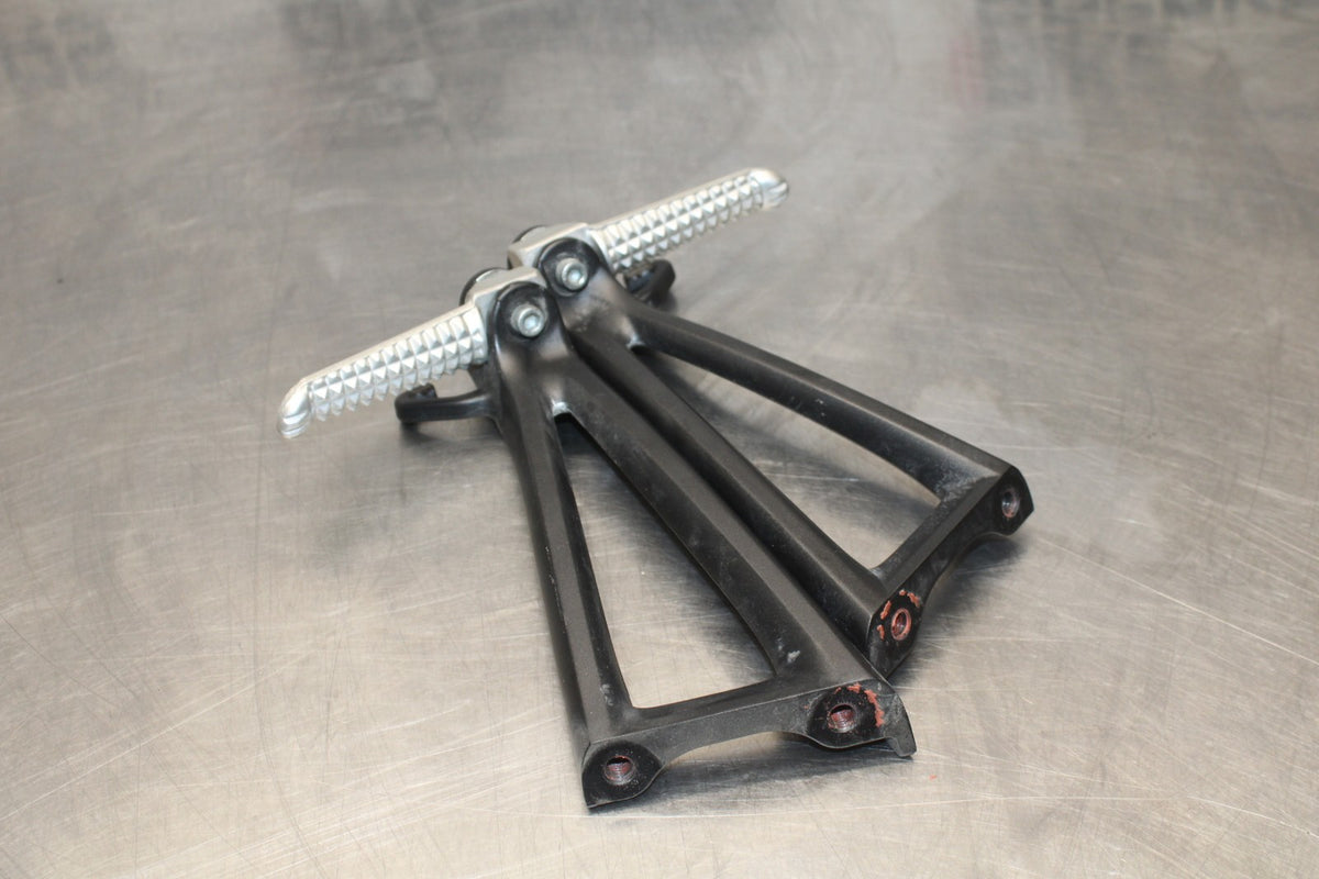 08-16 YAMAHA YZF R6 REAR BACK PASSENGER PEG SET PAIR BB856
