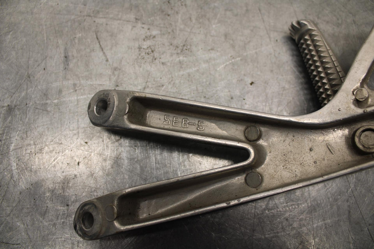 2001 Yamaha YZF R6 RIGHT REAR BACK PASSENGER PEG 5EB-27440-00-00 BB68