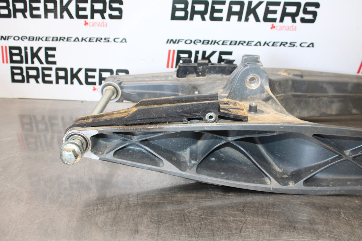 17-22 KTM 390 DUKE REAR SWINGARM BACK SUSPENSION SWING ARM BB180
