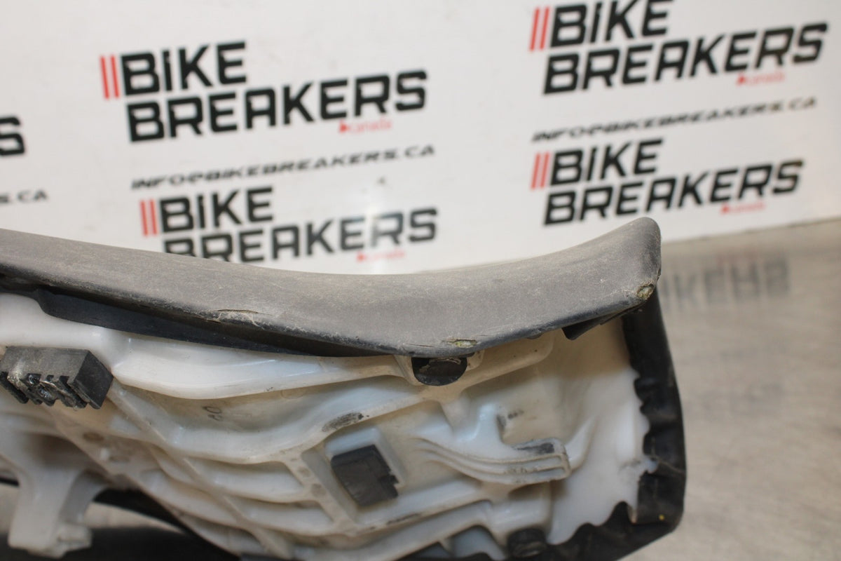 06 KAWASAKI Z750 FRONT REAR SEAT SADDLE BB837