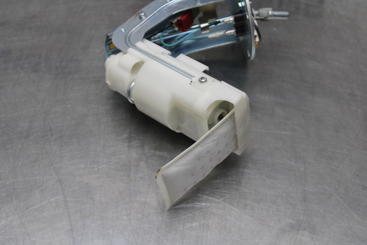 15 SUZUKI GW250F FUEL PUMP GAS PETROL SENDER UNIT BB789