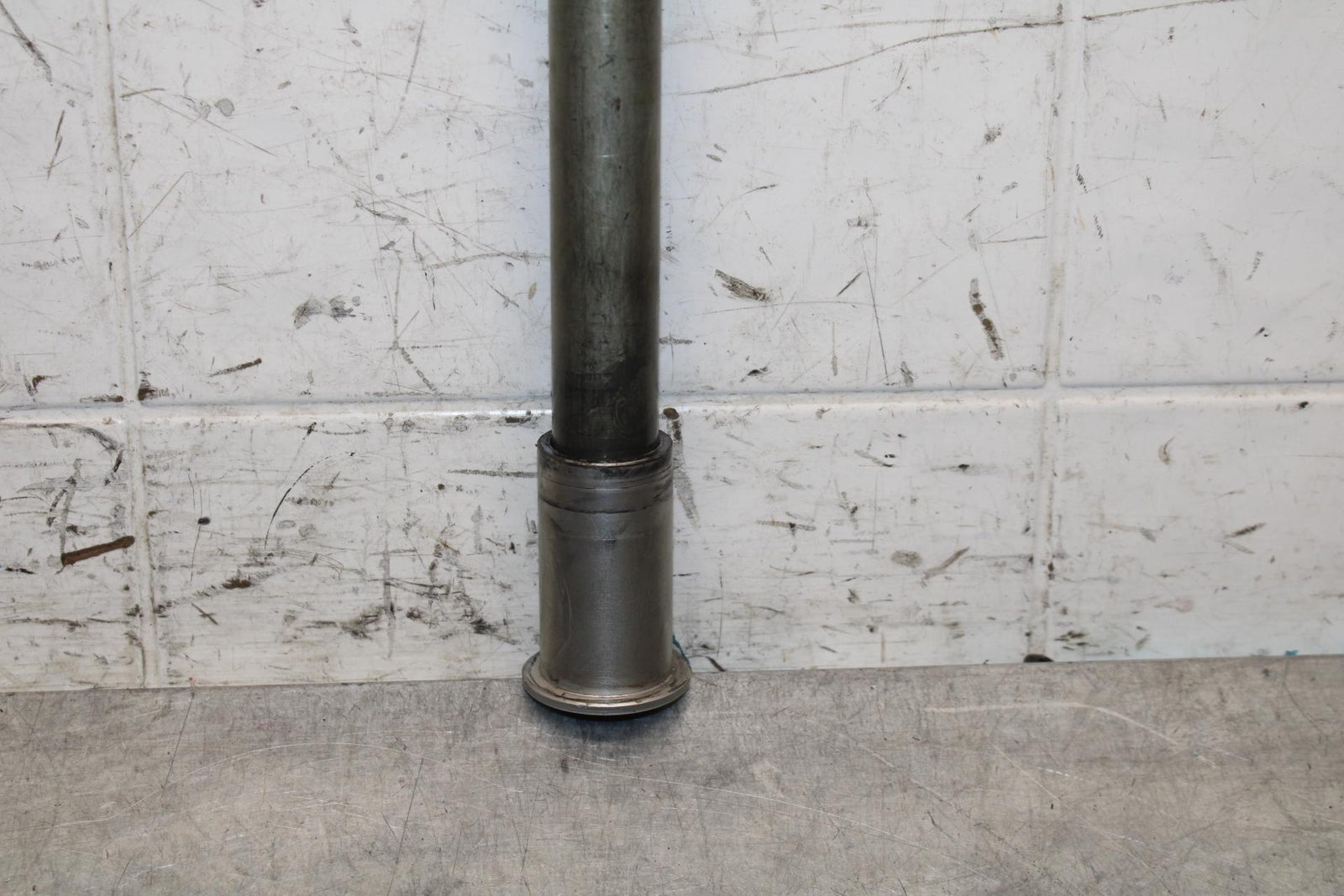 2001 Suzuki GSXR750 FRONT WHEEL RIM AXLE BOLT 54711-35F00 54711-35F10  BB553