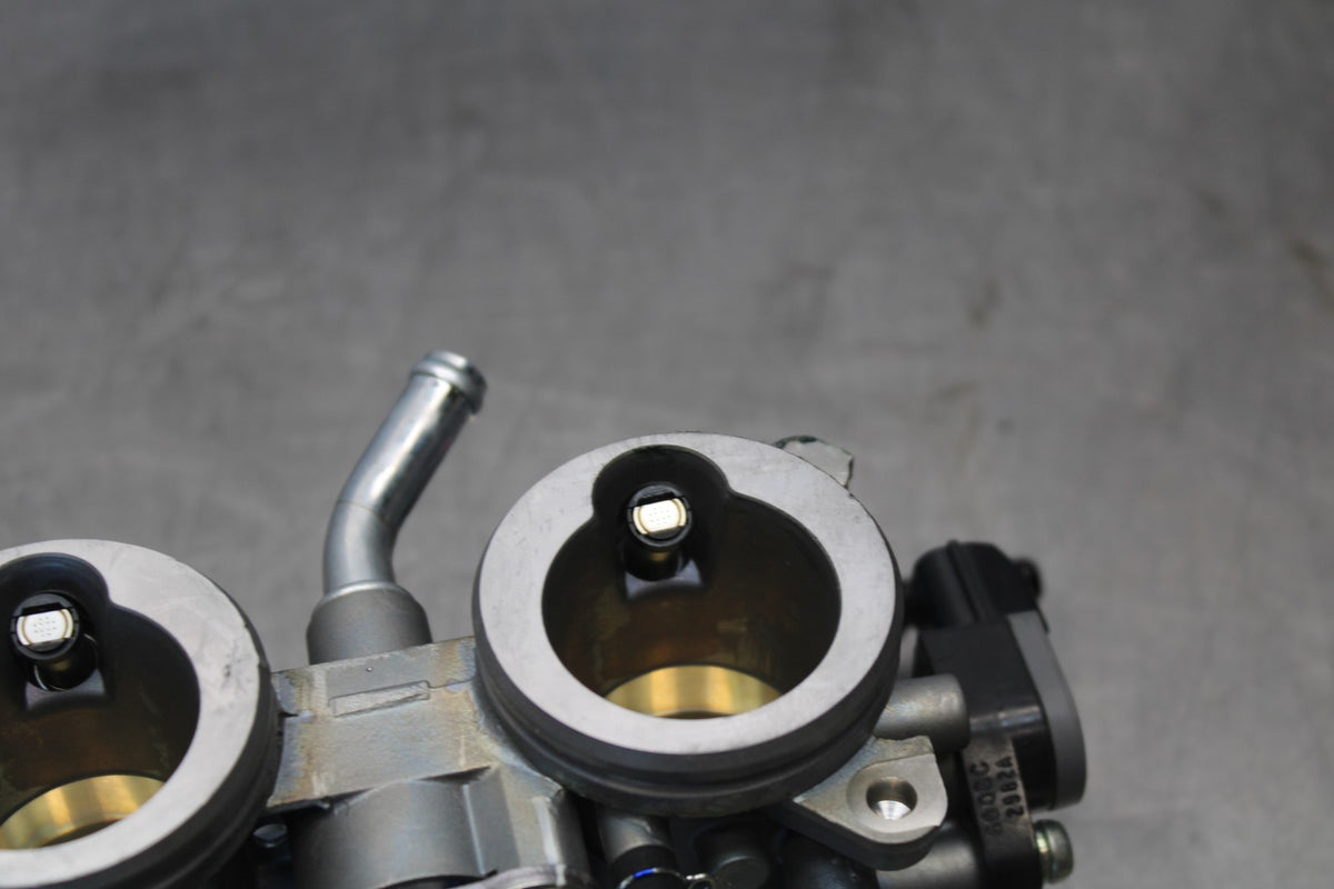 18-23 KAWASAKI NINJA 400 EX400 ABS MAIN FUEL INJECTORS / THROTTLE BODIES BB192