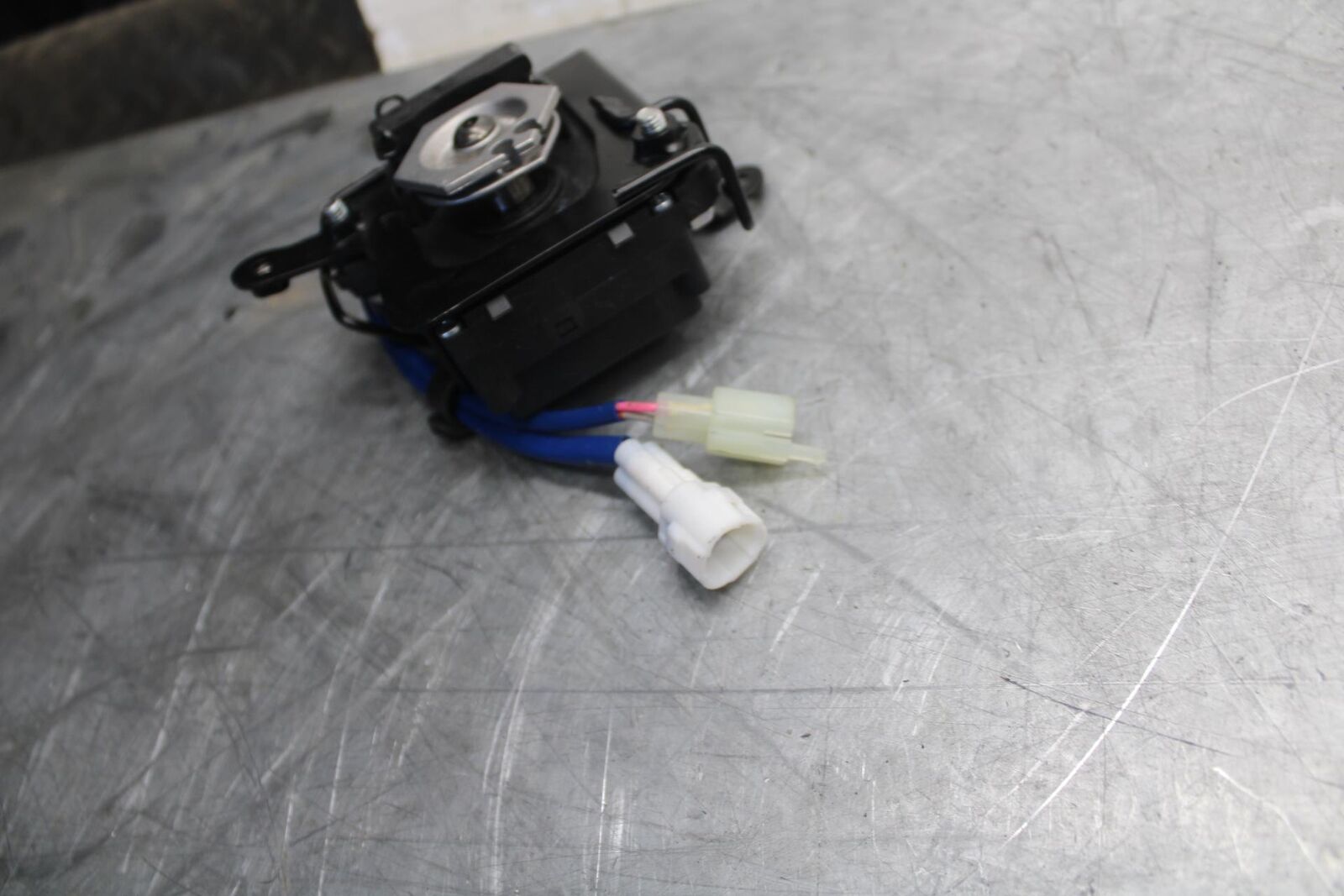 19-20 KAWASAKI NINJA ZX6R EXHAUST VALVE SERVO MOTOR BB517