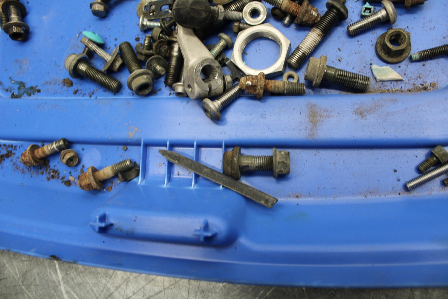03-04 YAMAHA YZF R6  LEFTOVER MOUNTING BOLTS HARDWARE MOTOR SCREWS BB481