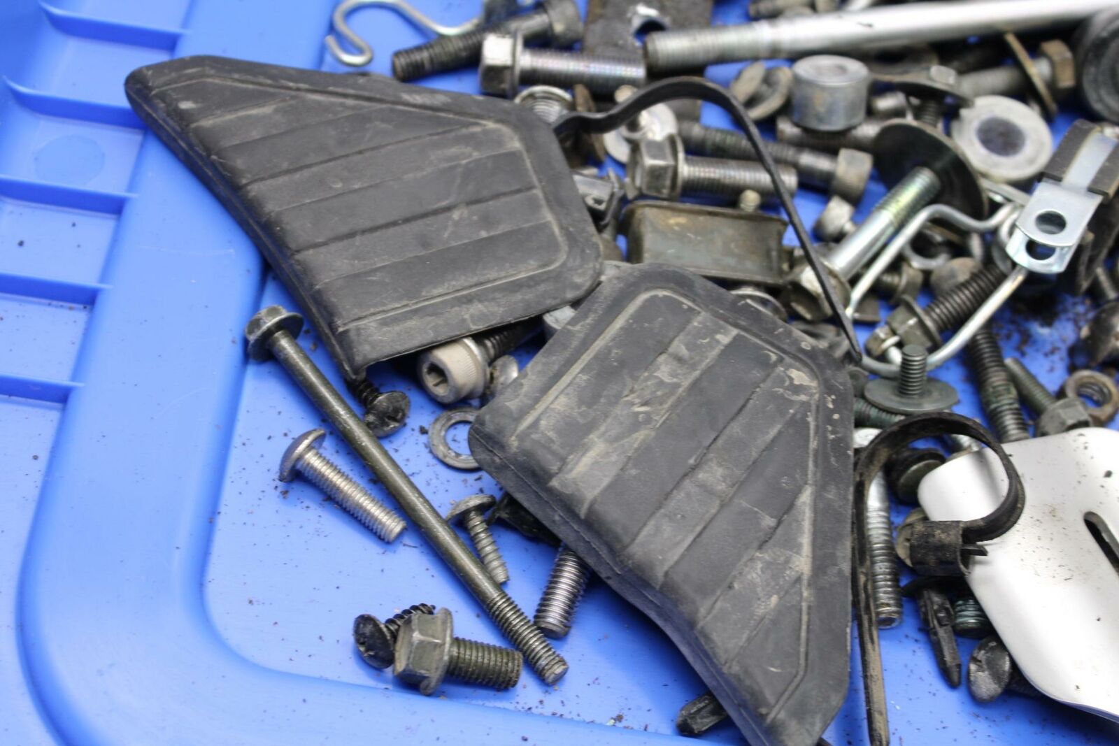 07-11 SUZUKI VSTROM 650 ENGINE MOUNTING BOLTS HARDWARE MOTOR SCREWS BB340