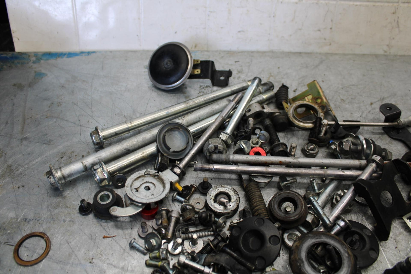 13-17 KAWASAKI NINJA 300 ENGINE MOUNTING BOLTS RANDOM HARDWARE  SCREWS BB429