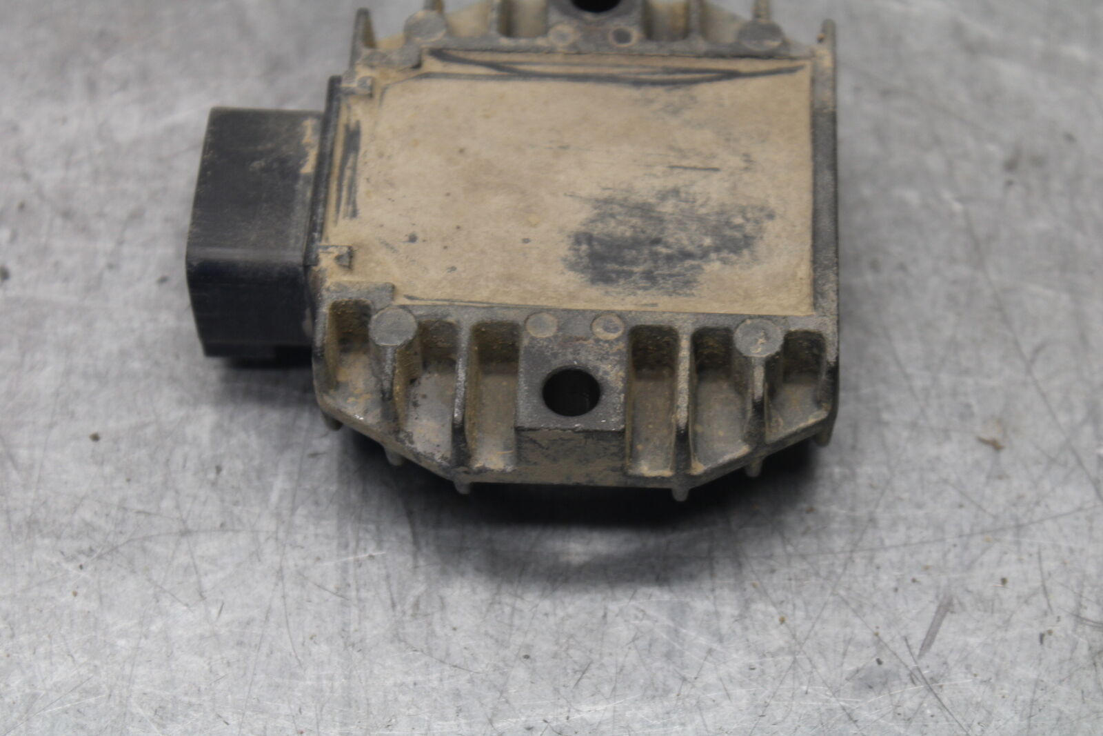 2004 Yamaha Raptor 660R YFM660R RECTIFIER VOLTAGE REGULATOR BB695