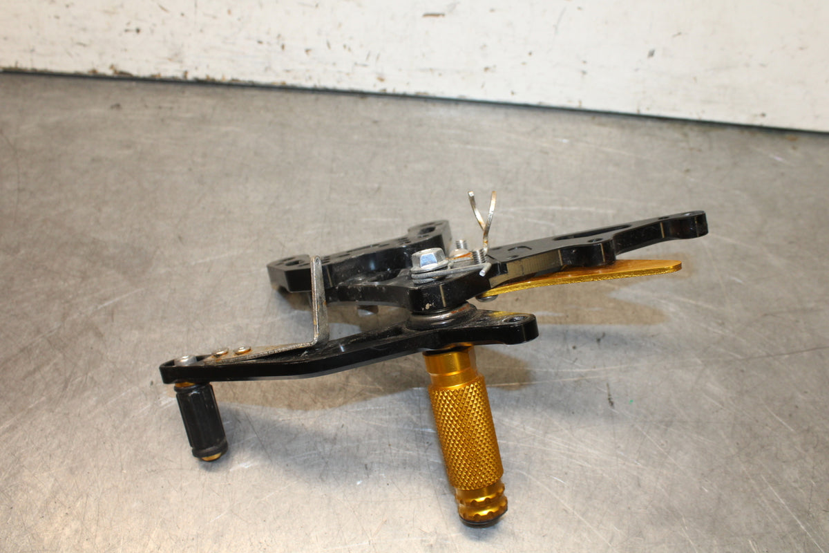 09-14 YAMAHA YZF R1 AFTERMARKET RIGHT REARSET REAR SET FOOT PEG REST STOP BB696