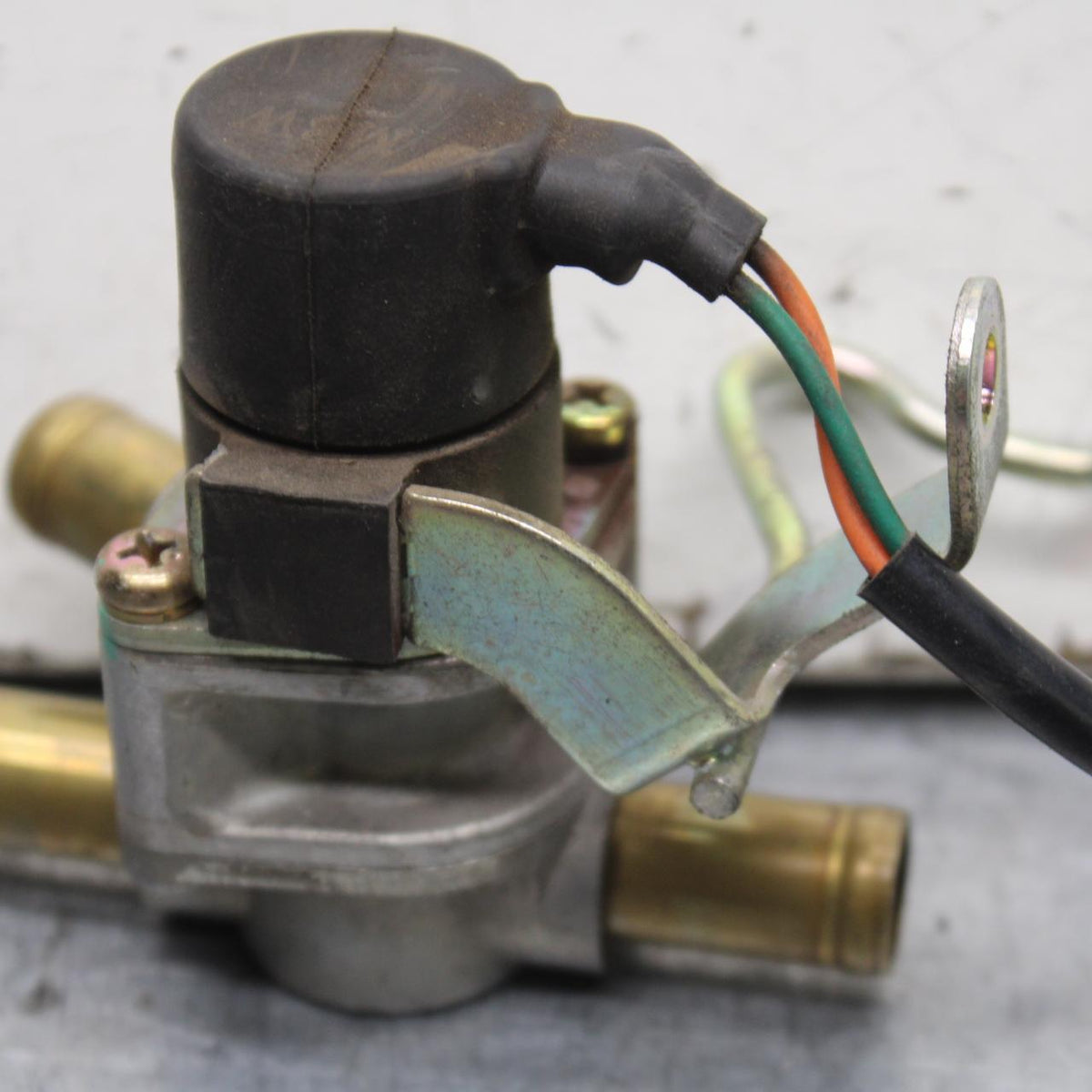01-06 HONDA CBR600F4I AIR VALVE SOLENOID TOP ENGINE SWITCH SENSOR  BB644