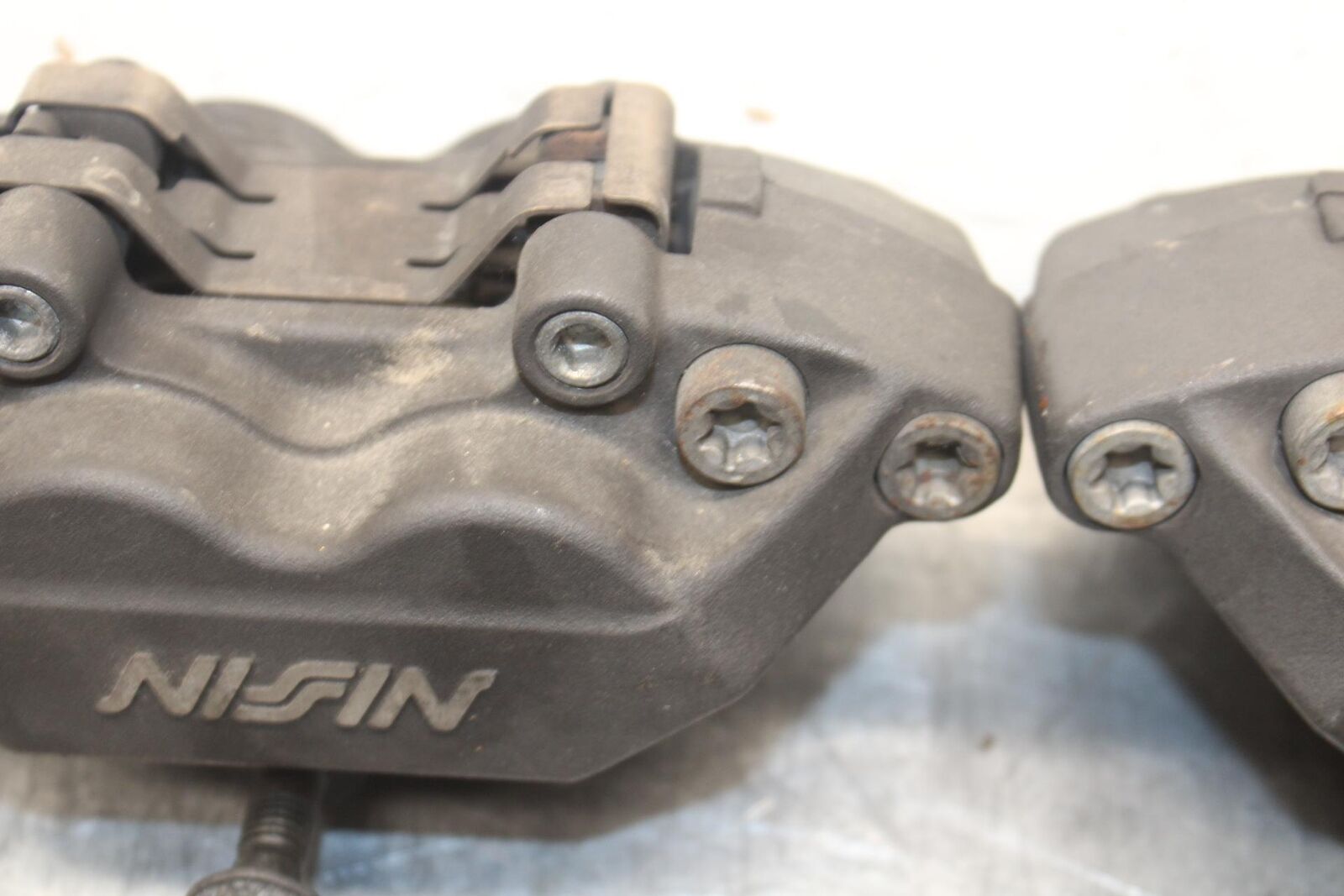 2004 Honda CBR600F4i RIGHT LEFT FRONT BRAKE CALIPER SET PAIR CALIPERS BB606