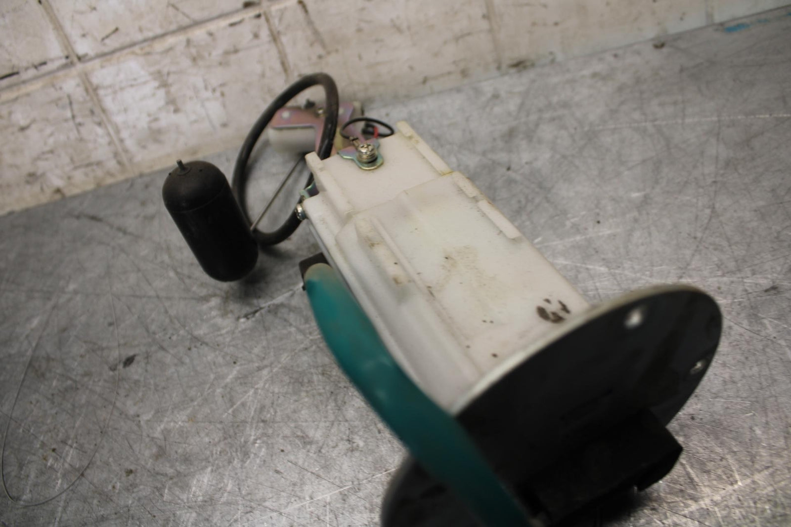 19-20 KAWASAKI NINJA ZX6R FUEL PUMP GAS PETROL SENDER UNIT 49040-0779 BB528