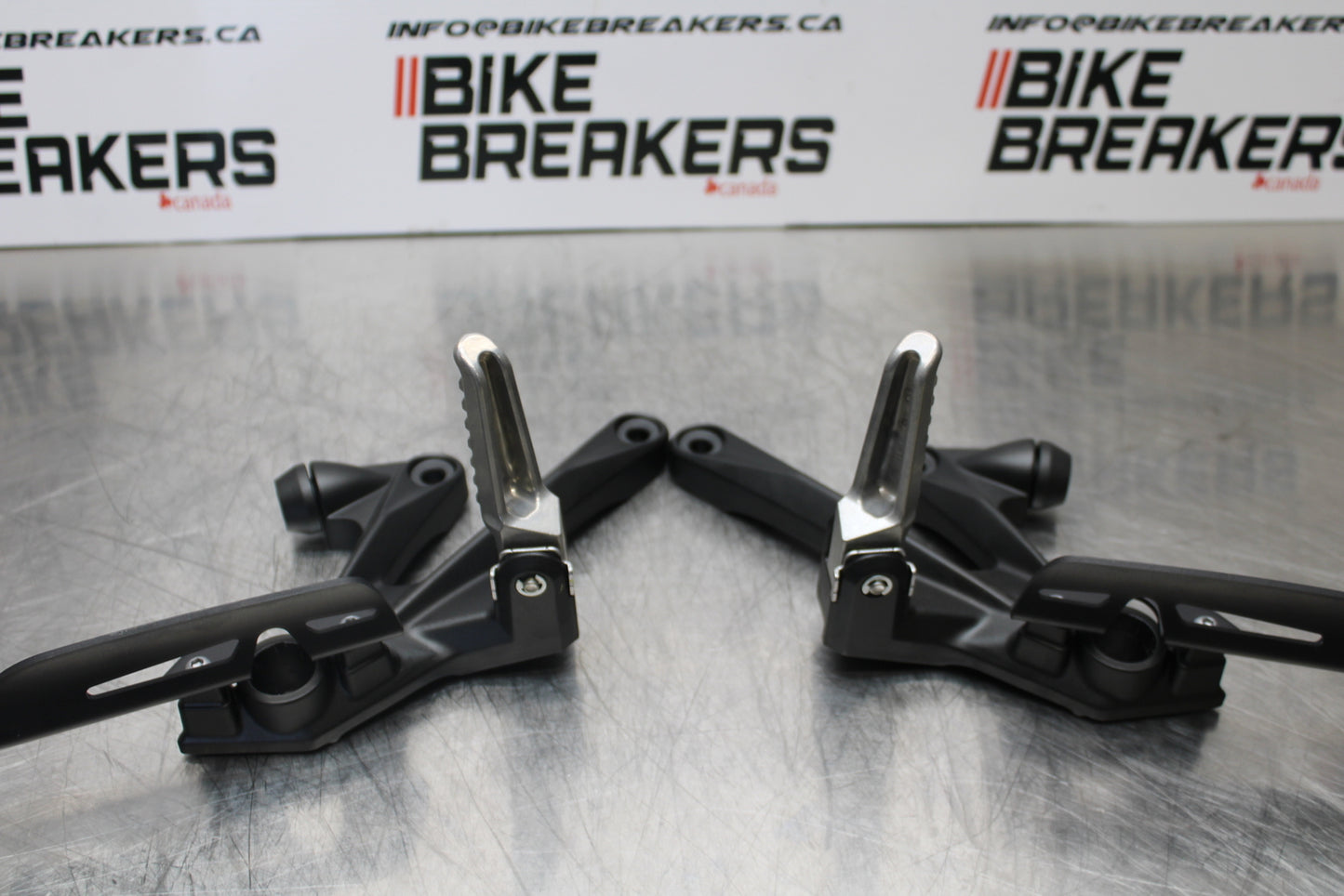 23-24 KAWASAKI NINJA ZX14R REAR BACK PASSENGER PEG SET PAIR BB153