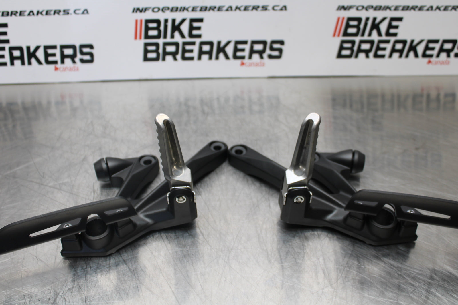 23-24 KAWASAKI NINJA ZX14R REAR BACK PASSENGER PEG SET PAIR BB153