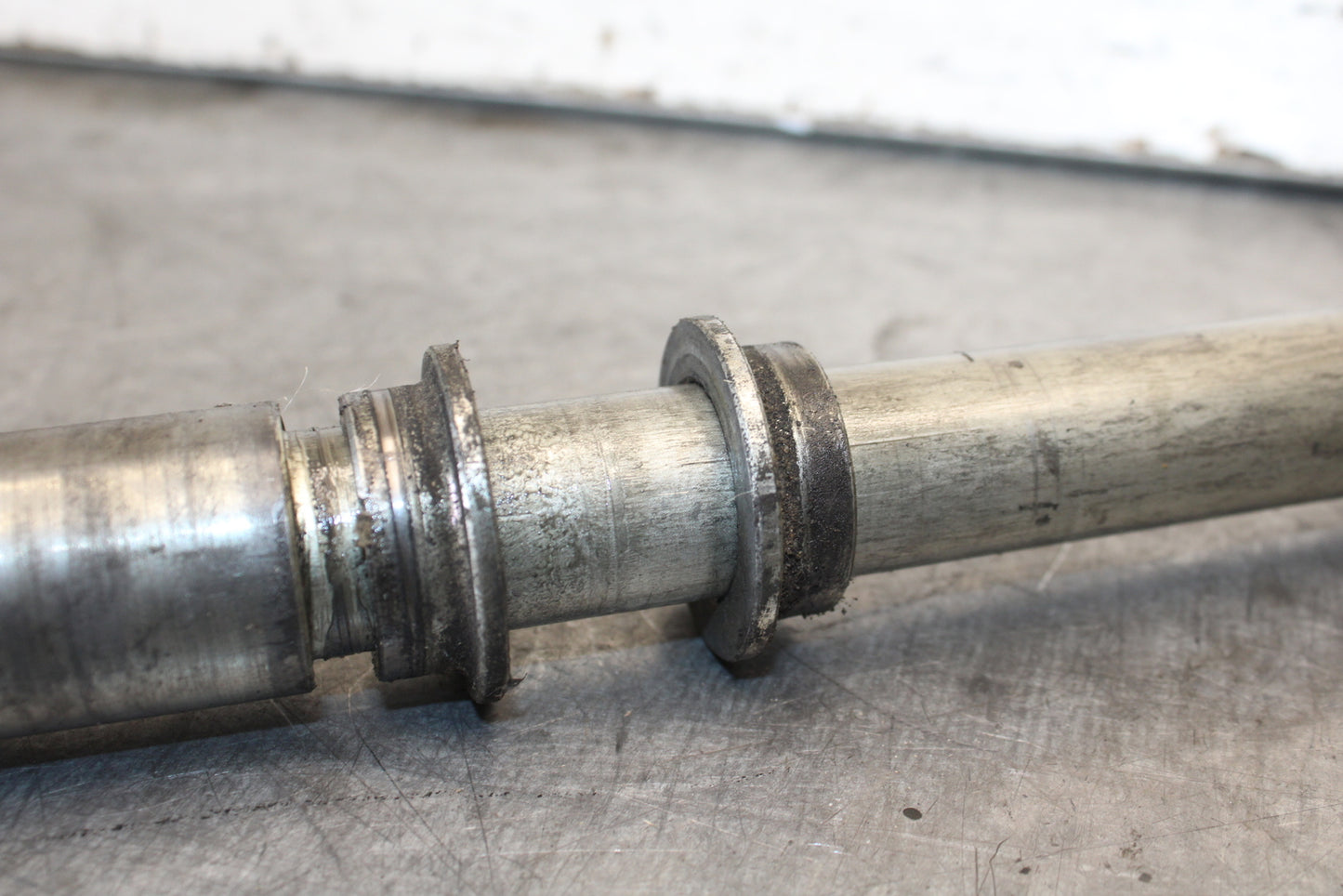 03-04 KAWASAKI NINJA ZX6RR FRONT WHEEL RIM AXLE PIVOT BOLT BB684