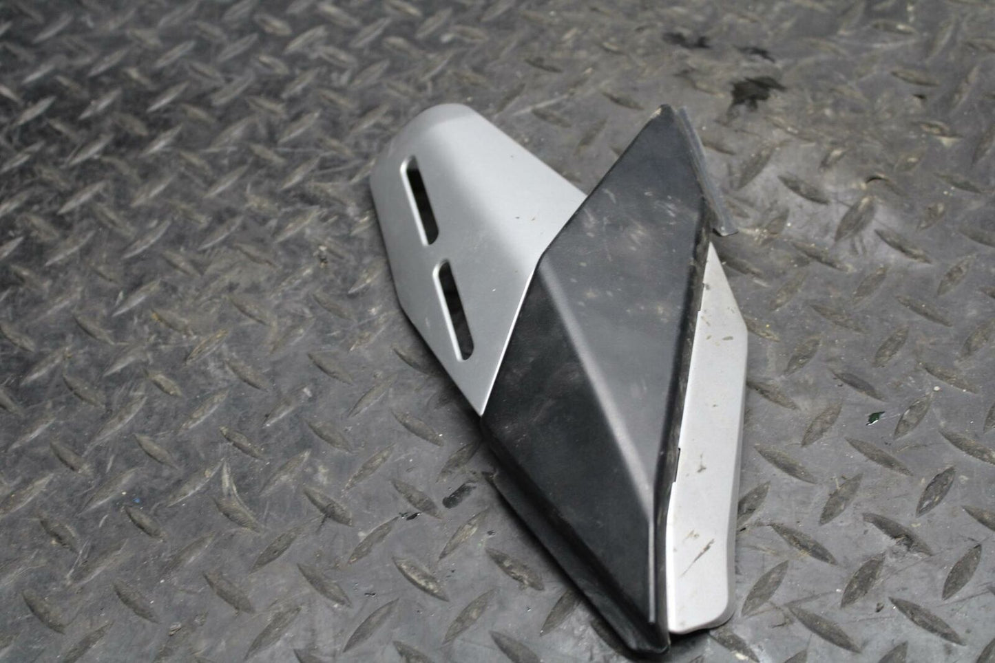 03-04 HONDA CBR600RR REAR BACK FENDER MUD GUARD TRIM LEFT BB200