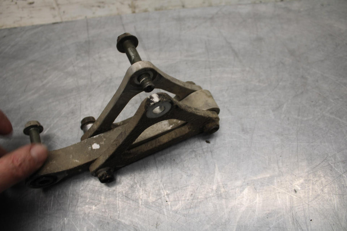 03-04 YAMAHA YZF R6  REAR DOGBONE SHOCK LINKAGE LINK BB481