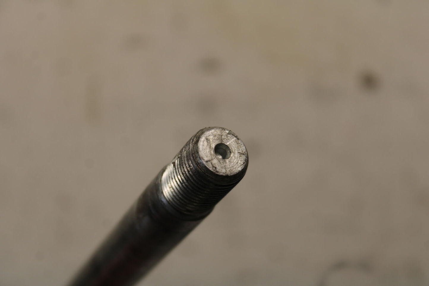 05-06 SUZUKI BOULEVARD M50 FRONT WHEEL RIM AXLE PIVOT BOLT BB671