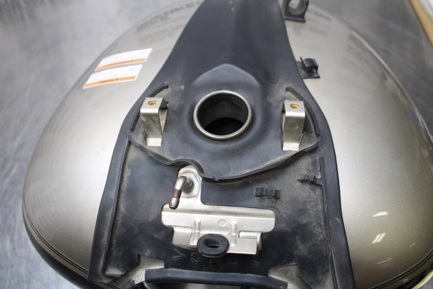 09 YAMAHA ROYAL STAR XVZ1300TF VENTURE GAS TANK FUEL PETROL RESERVOIR BB151