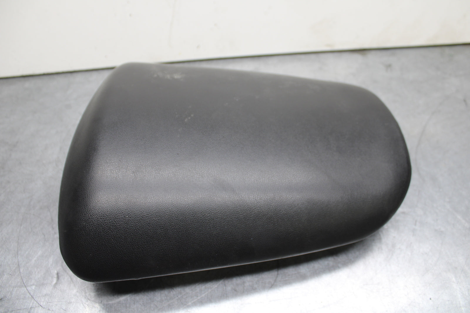 00-02 KAWASAKI NINJA ZX6R REAR BACK PASSENGER TANDEM SEAT SADDLE PILLION  BB750